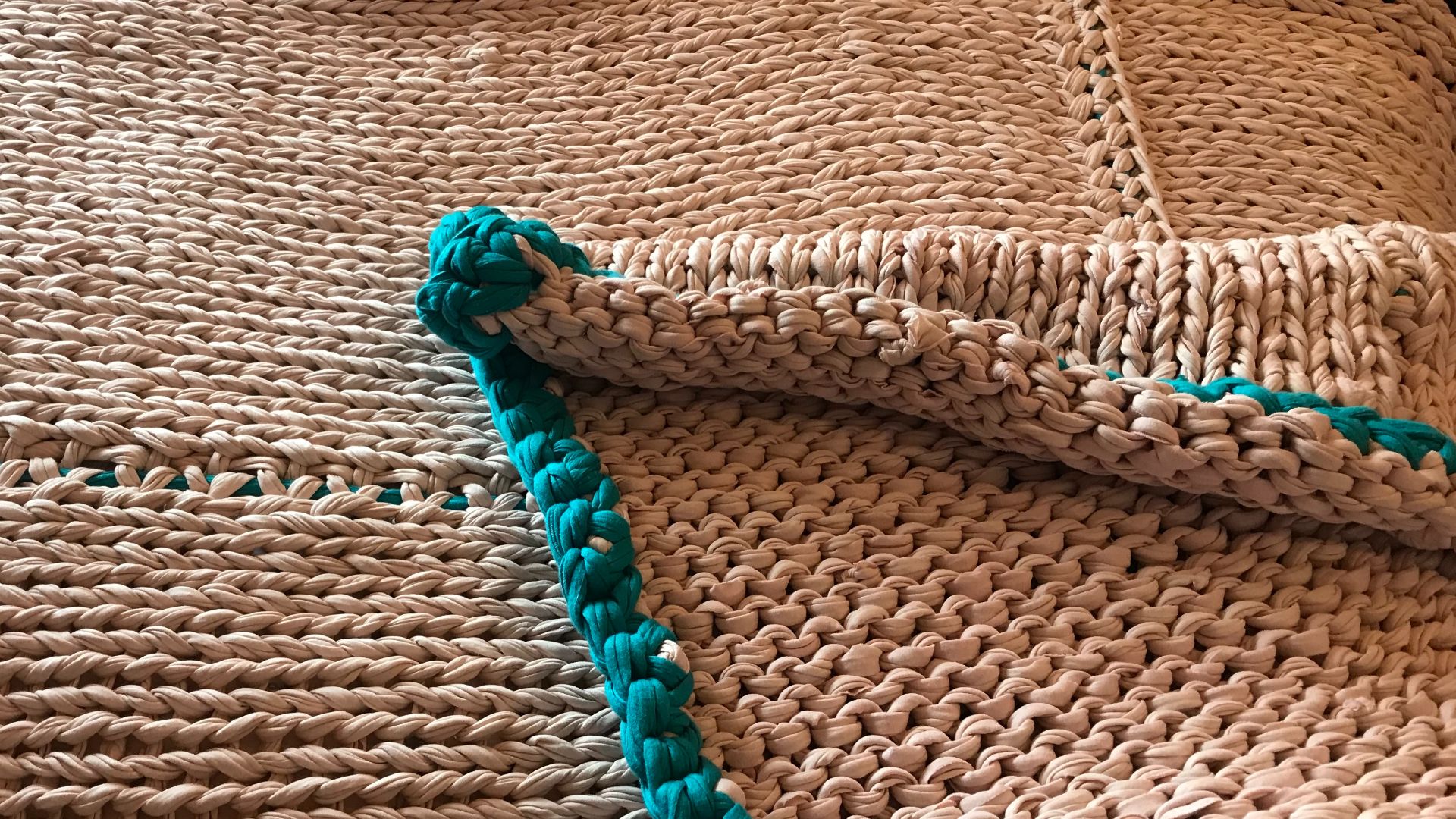 File:DIY knitted weighted blanket.jpg