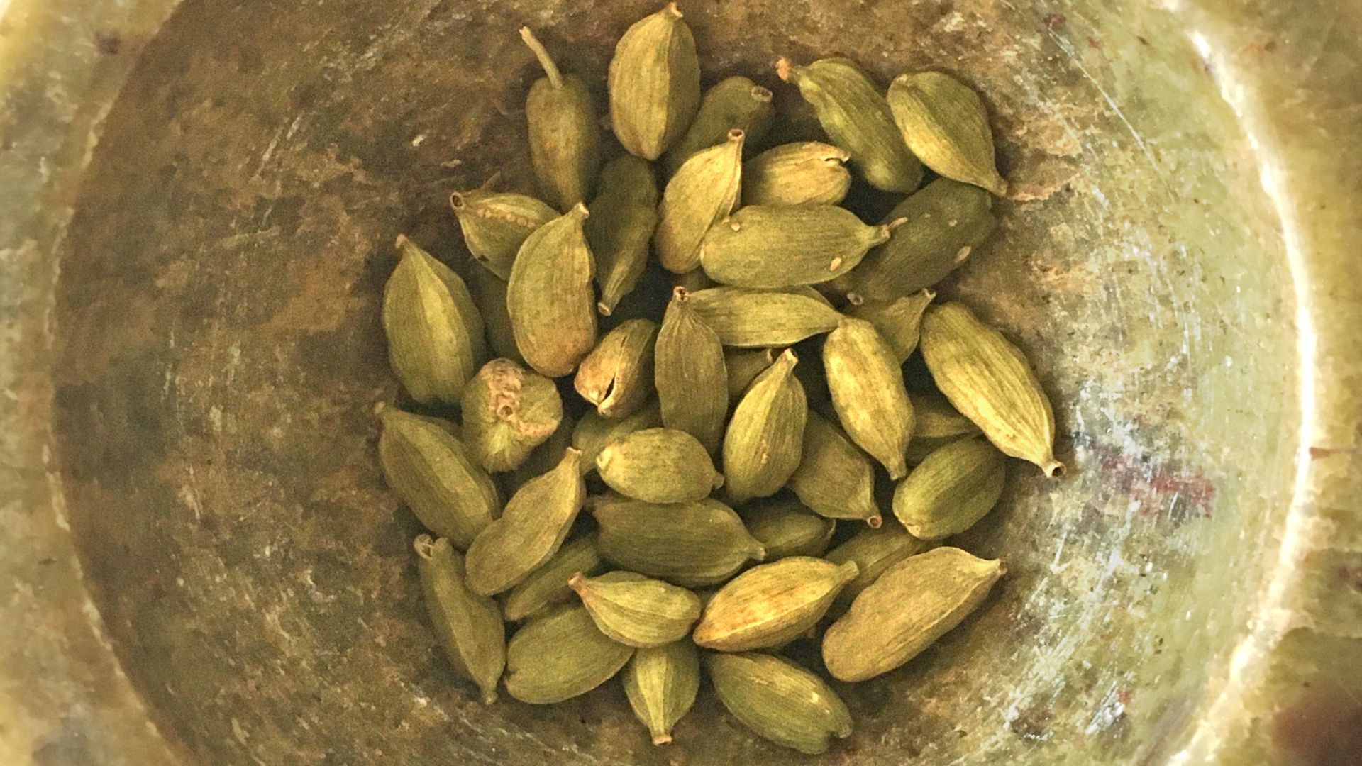 File:Green Cardamom Pods.jpg