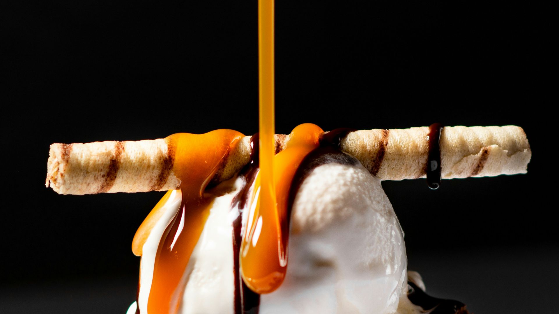 white ice cream on brown cookie