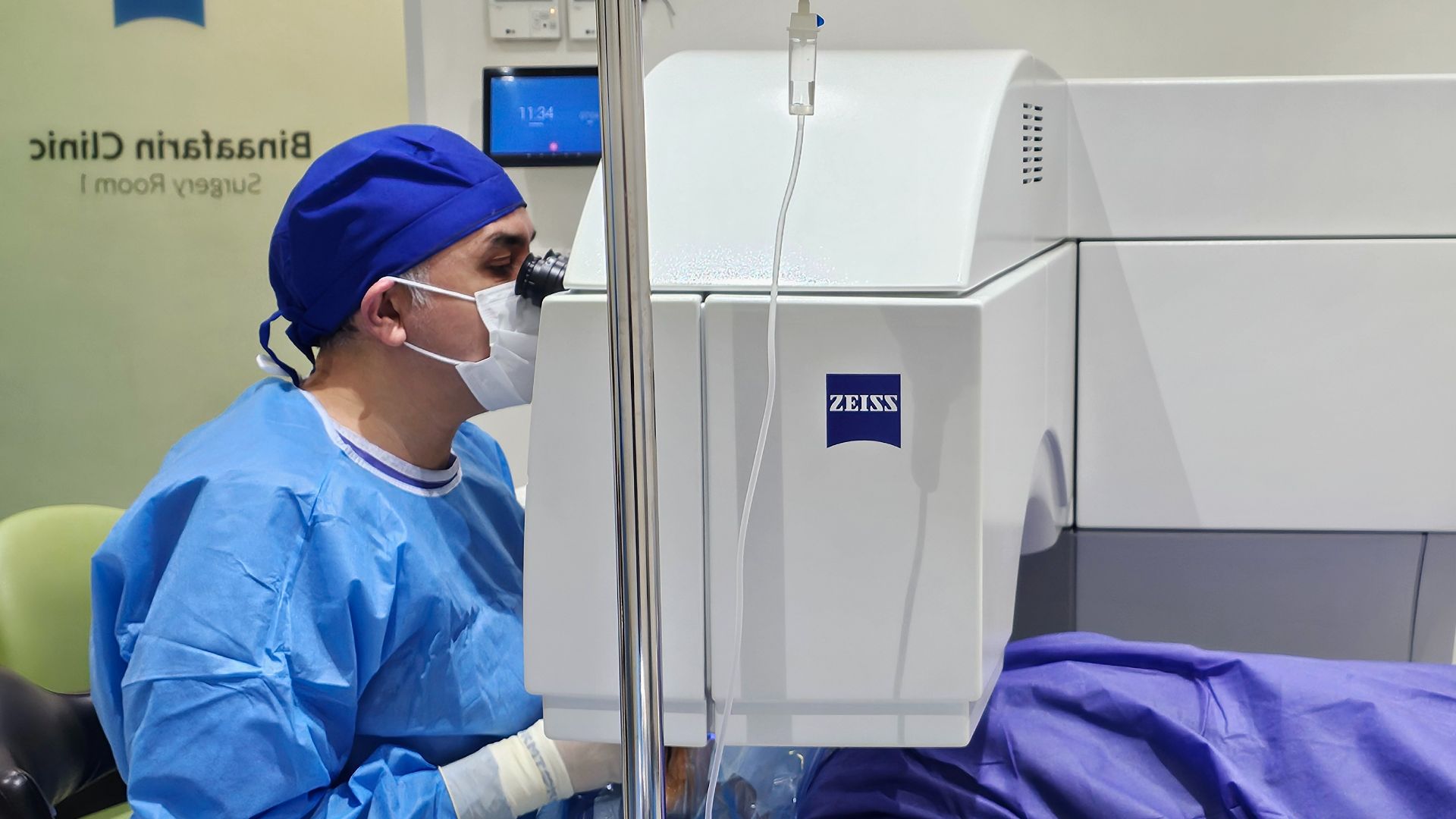 File:Lasik surgery.jpg