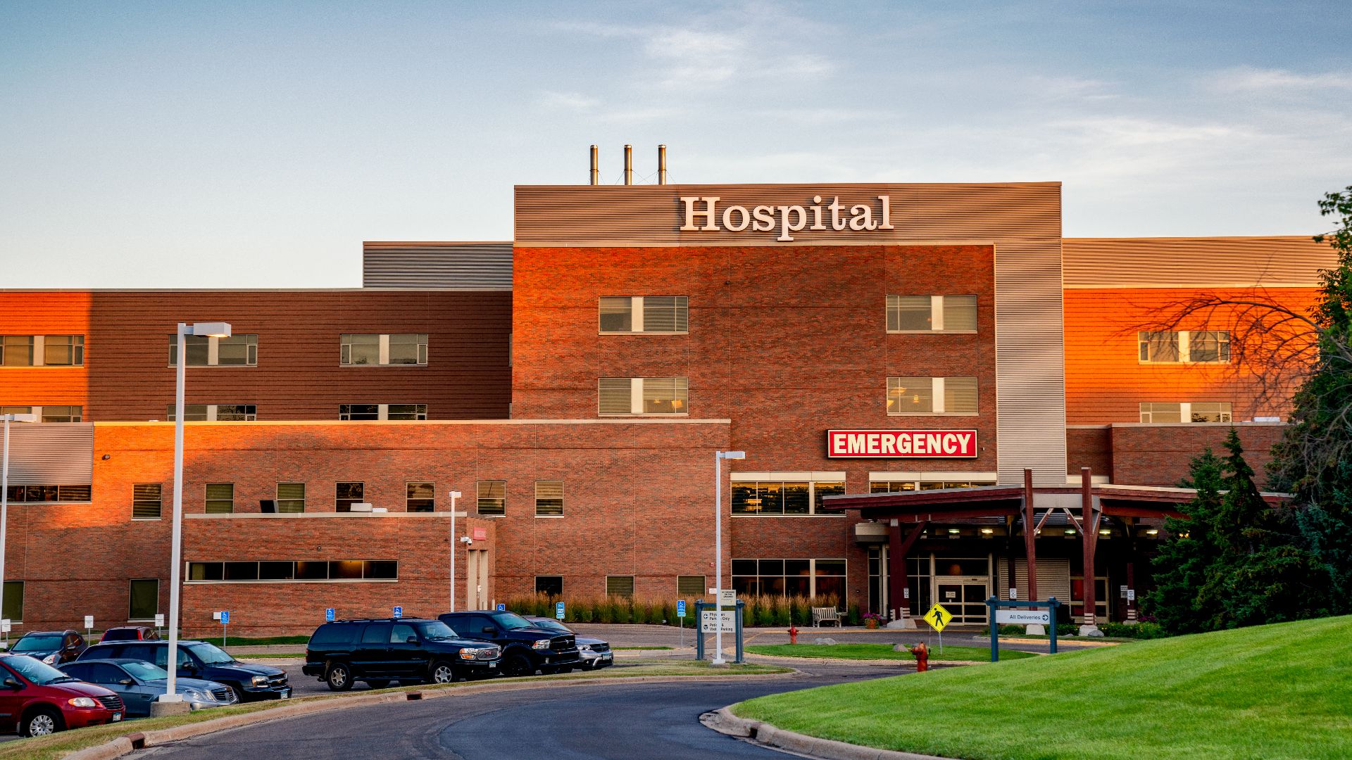 File:Woodwinds Hospital, Woodbury, Minnesota (48609962322).jpg
