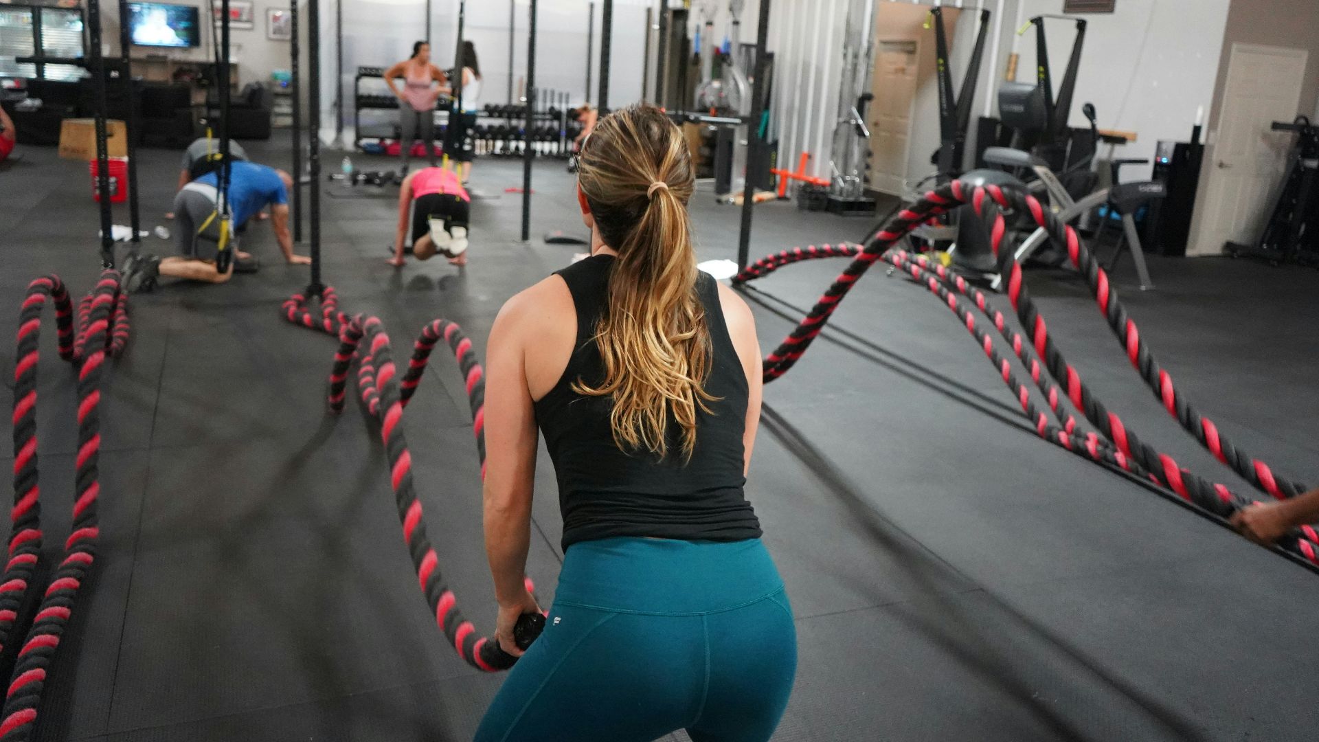 woman in black top pulling rope
