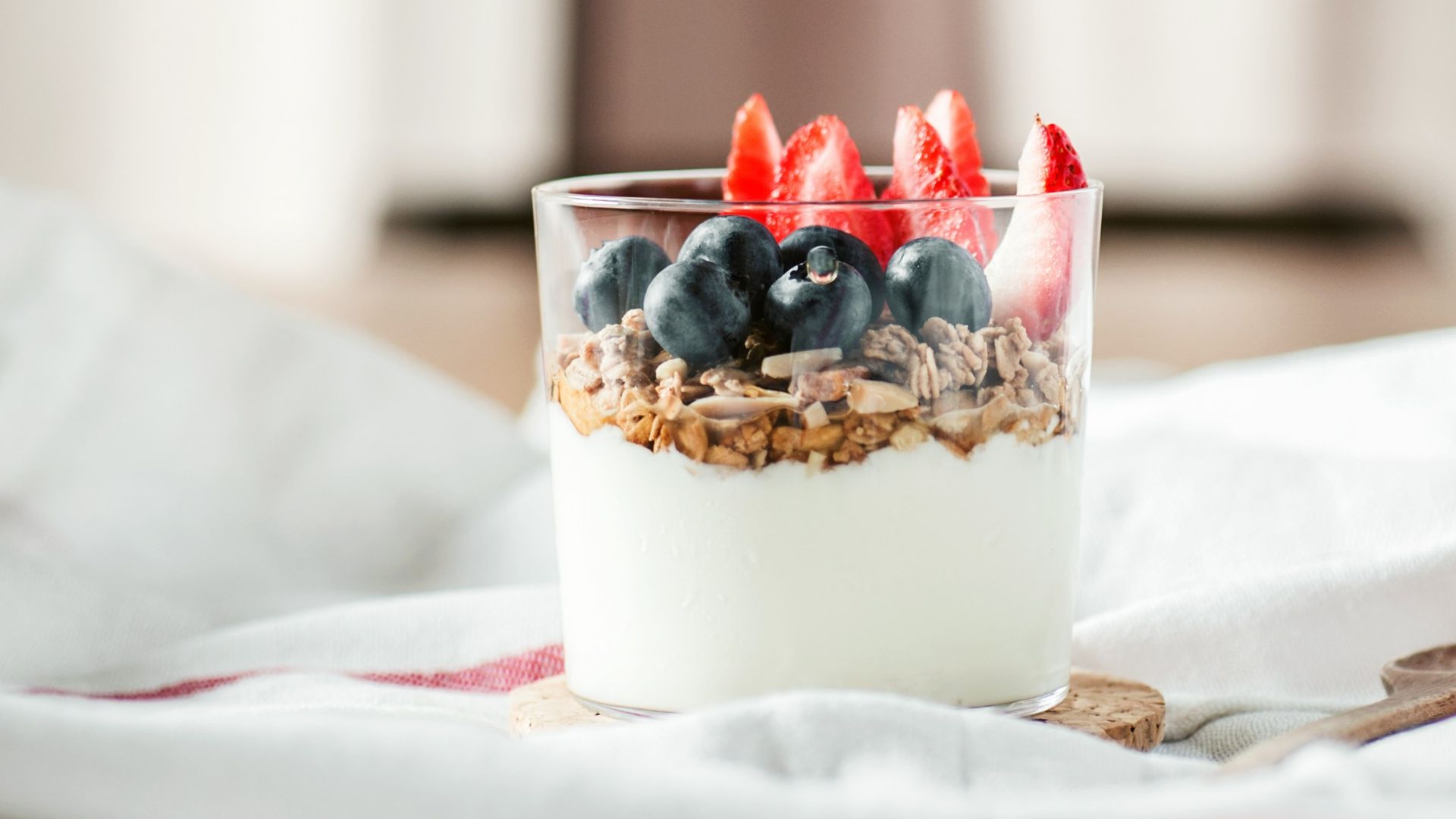 shallow focus photo of clear drinking glass