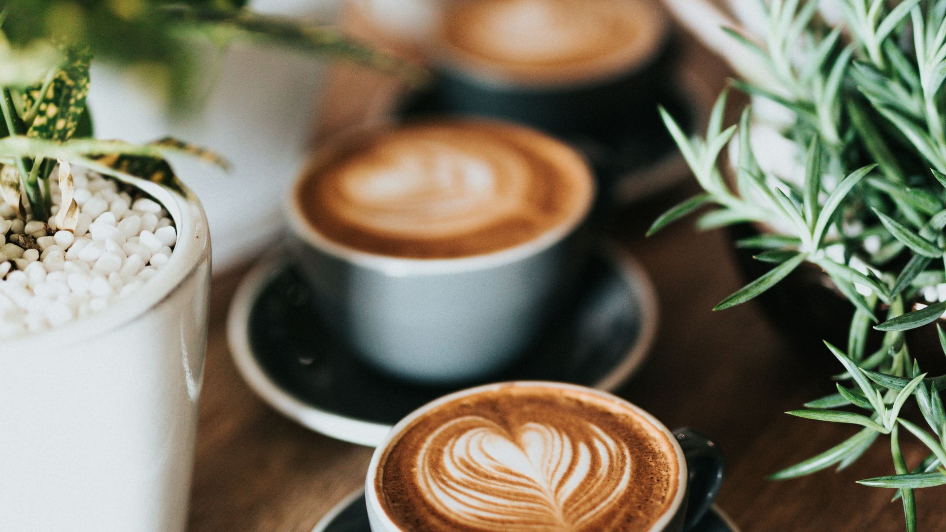 shallow focus photography of coffee late in mug on table