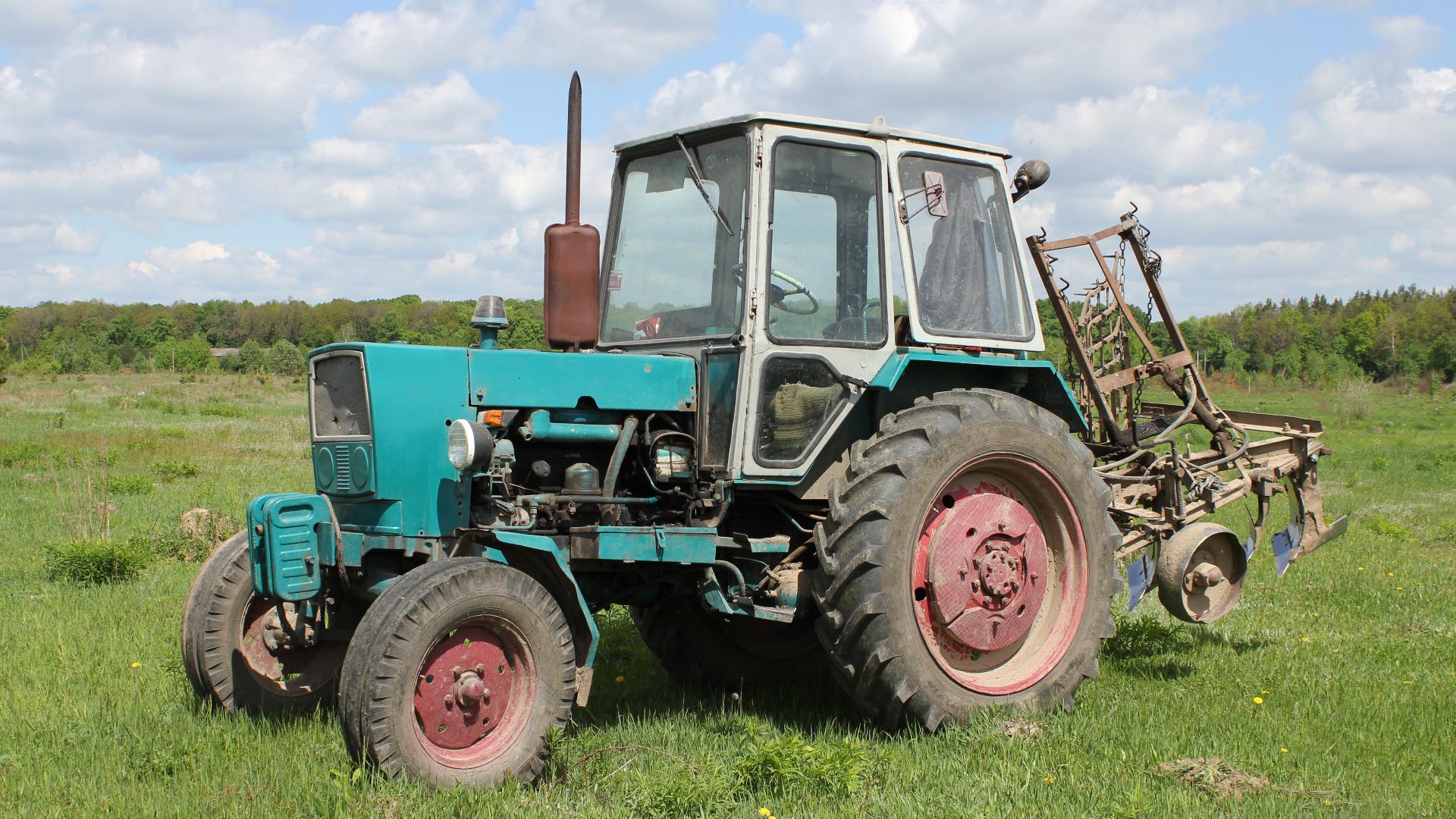File:YuMZ-6KL tractor 2011 G1.jpg