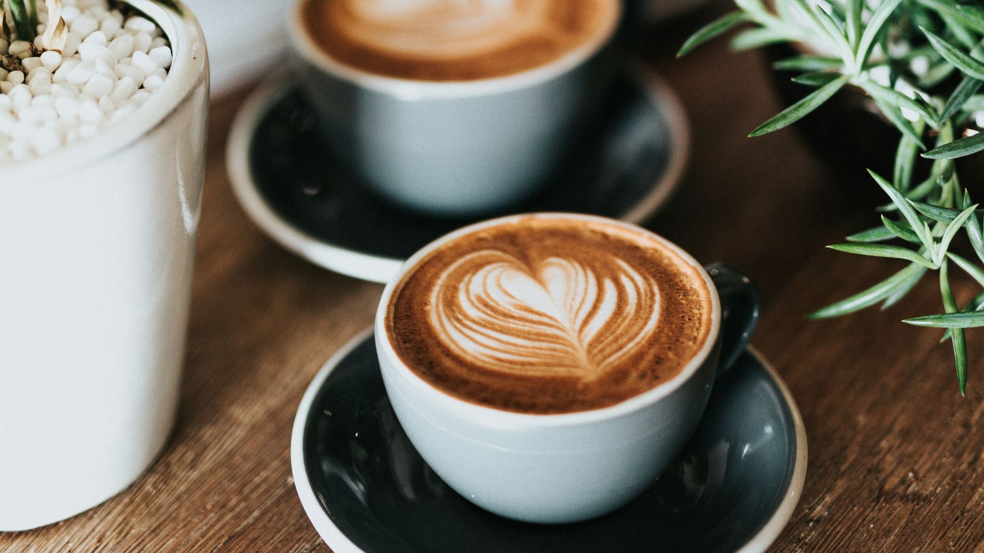 shallow focus photography of coffee late in mug on table