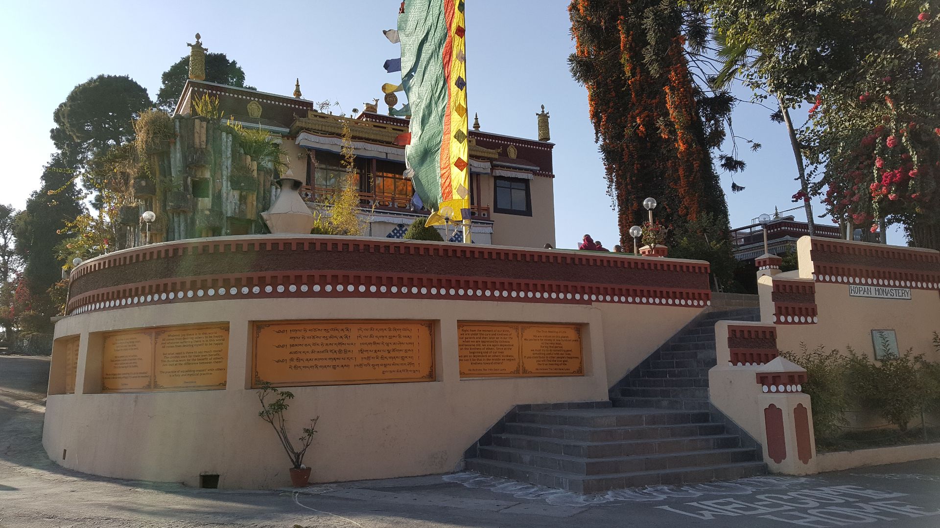 File:Kopan Monastery -nepal (32000024301).jpg