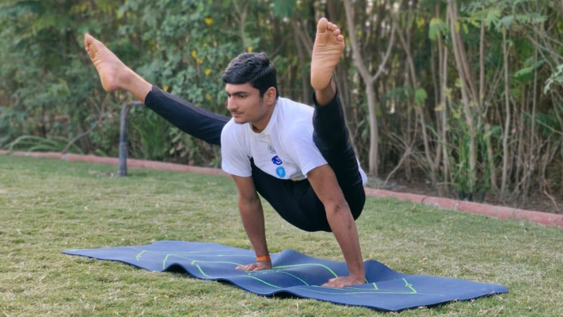 File:Vivek tittibhasana.jpg