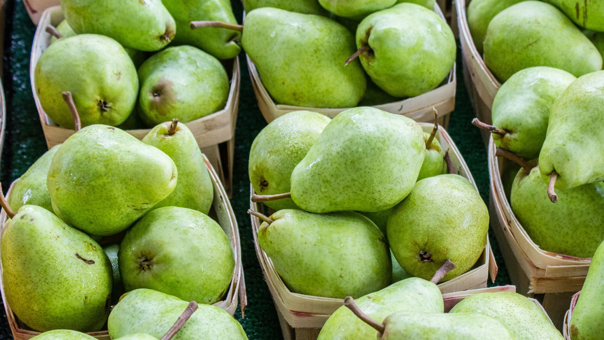 green pear fruits