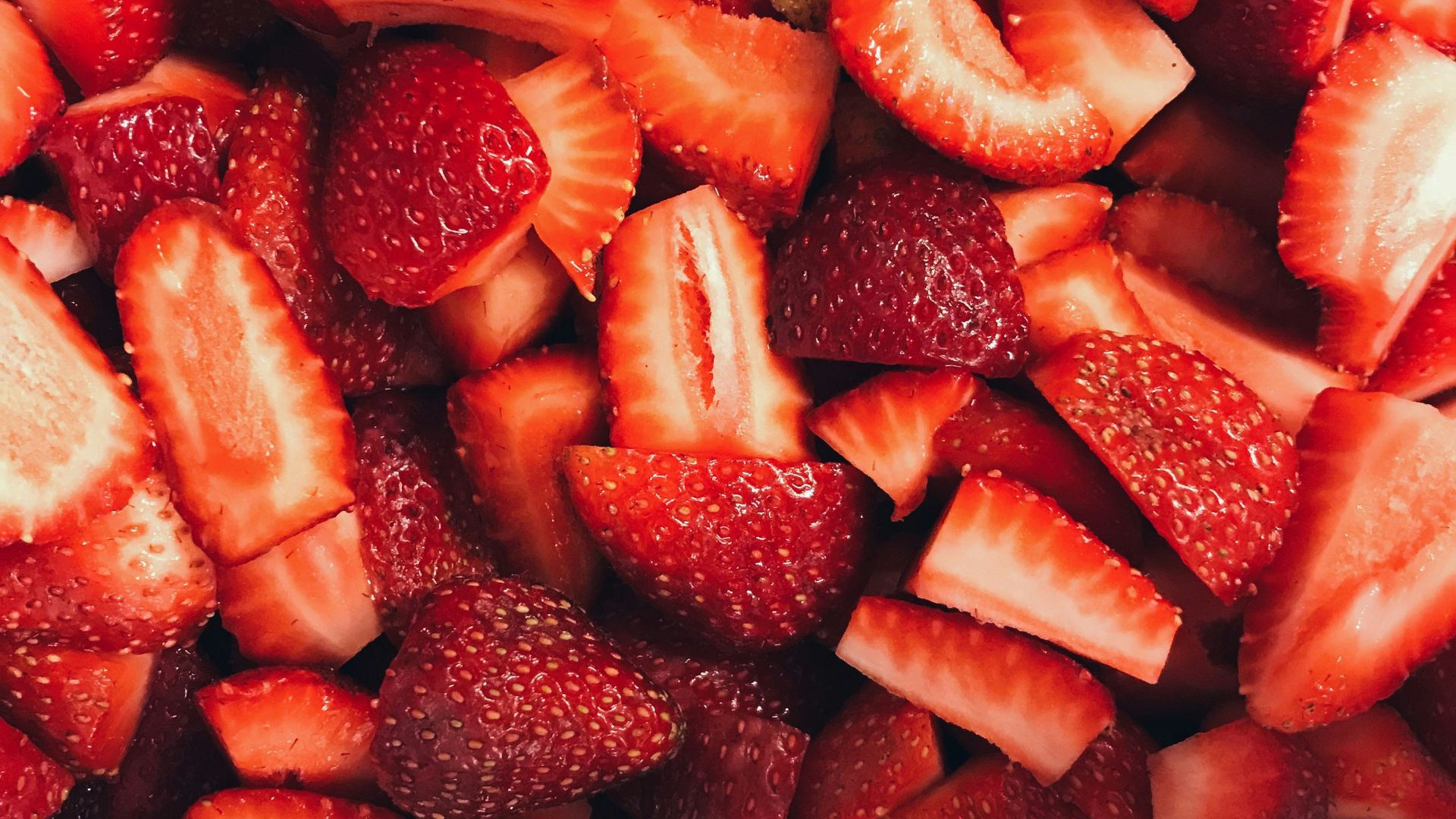 sliced strawberries