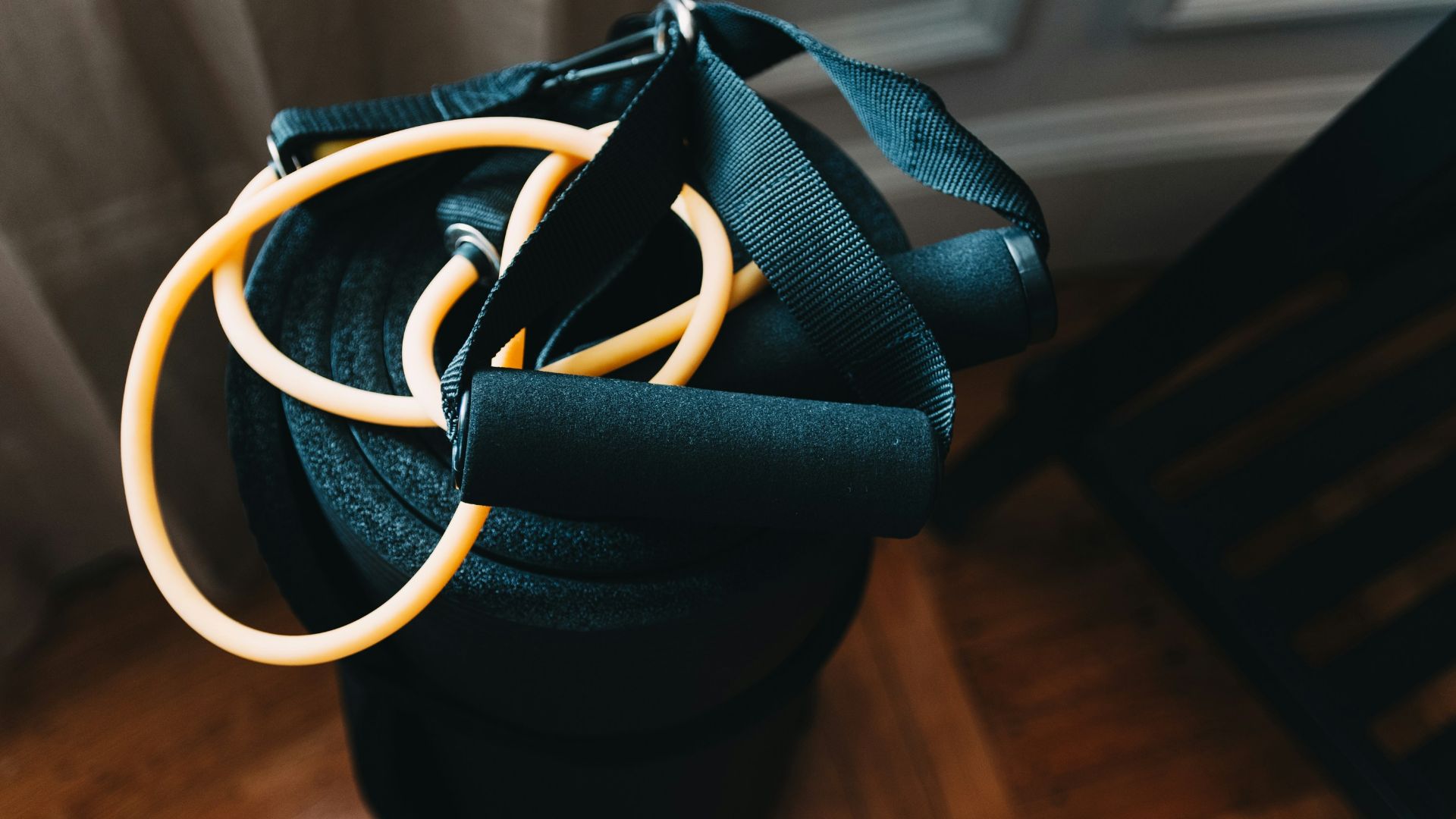 shallow focus photography of yellow and black stretch rope