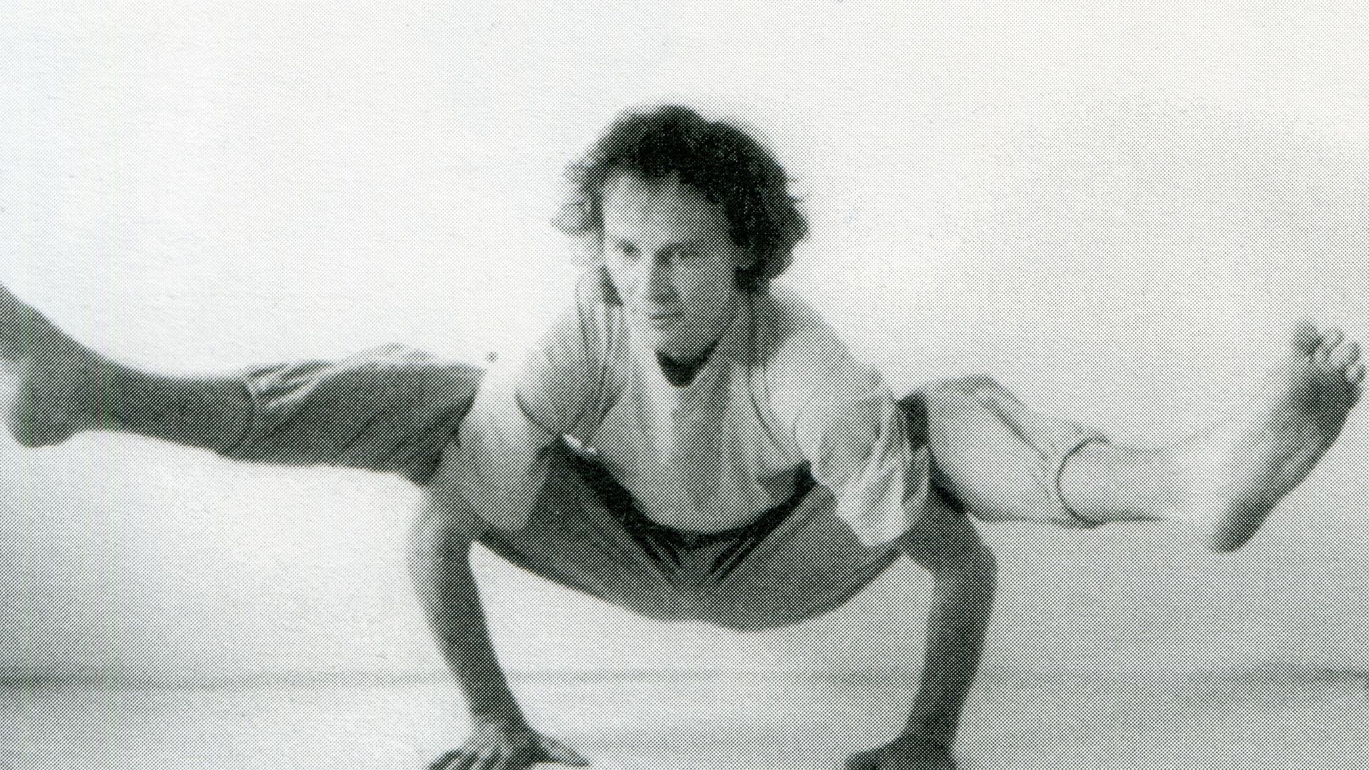 File:Tittibhasana, Heinz Grill 1992.jpg