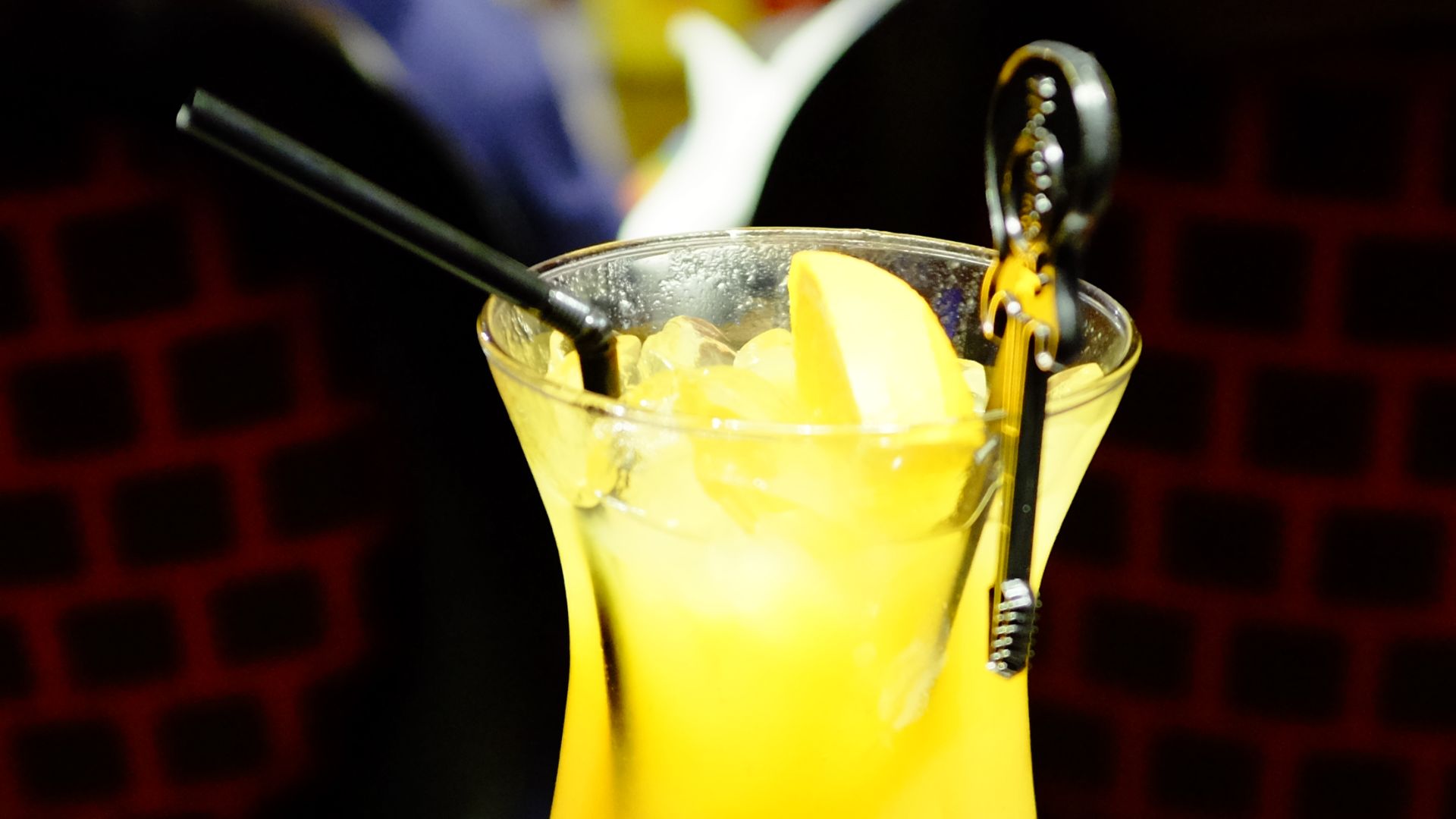 File:Mango Tango, Hard Rock Cafe Paris.jpg