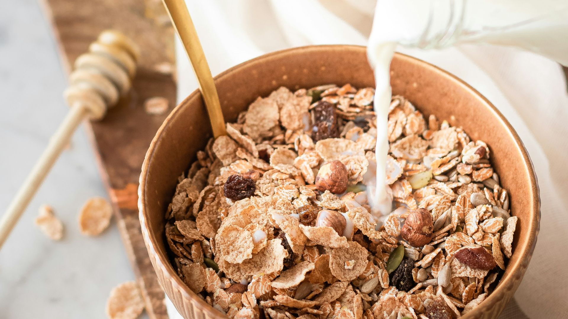brown wooden bowl with brown powder