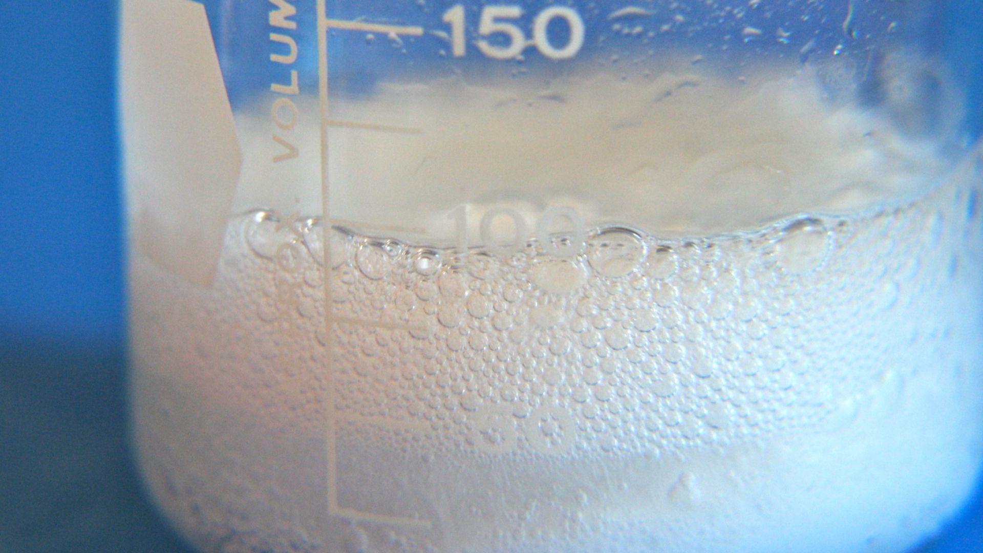 File:Baking soda and vinegar.jpg