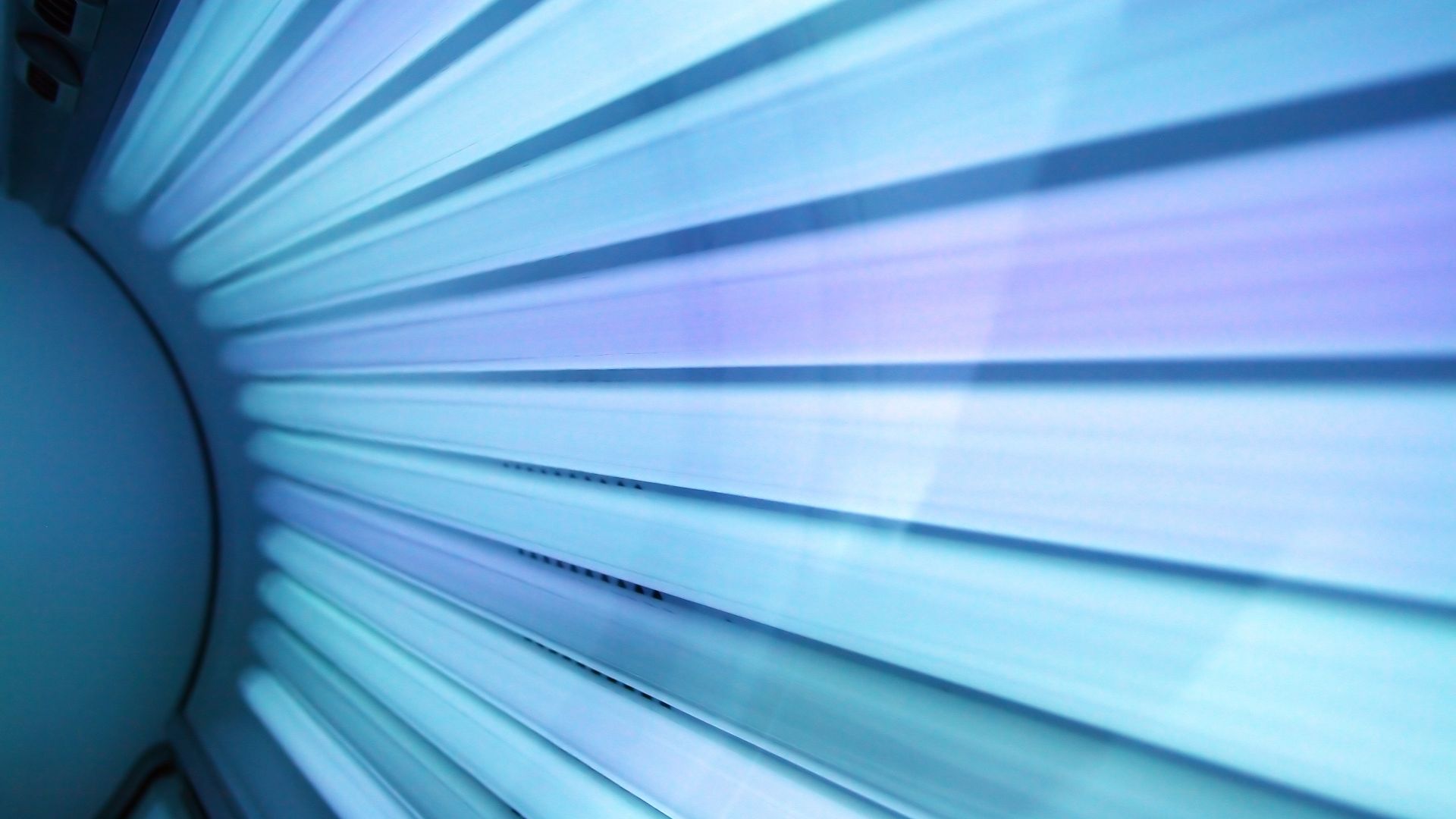 File:Tanning bed, November 2008.jpg