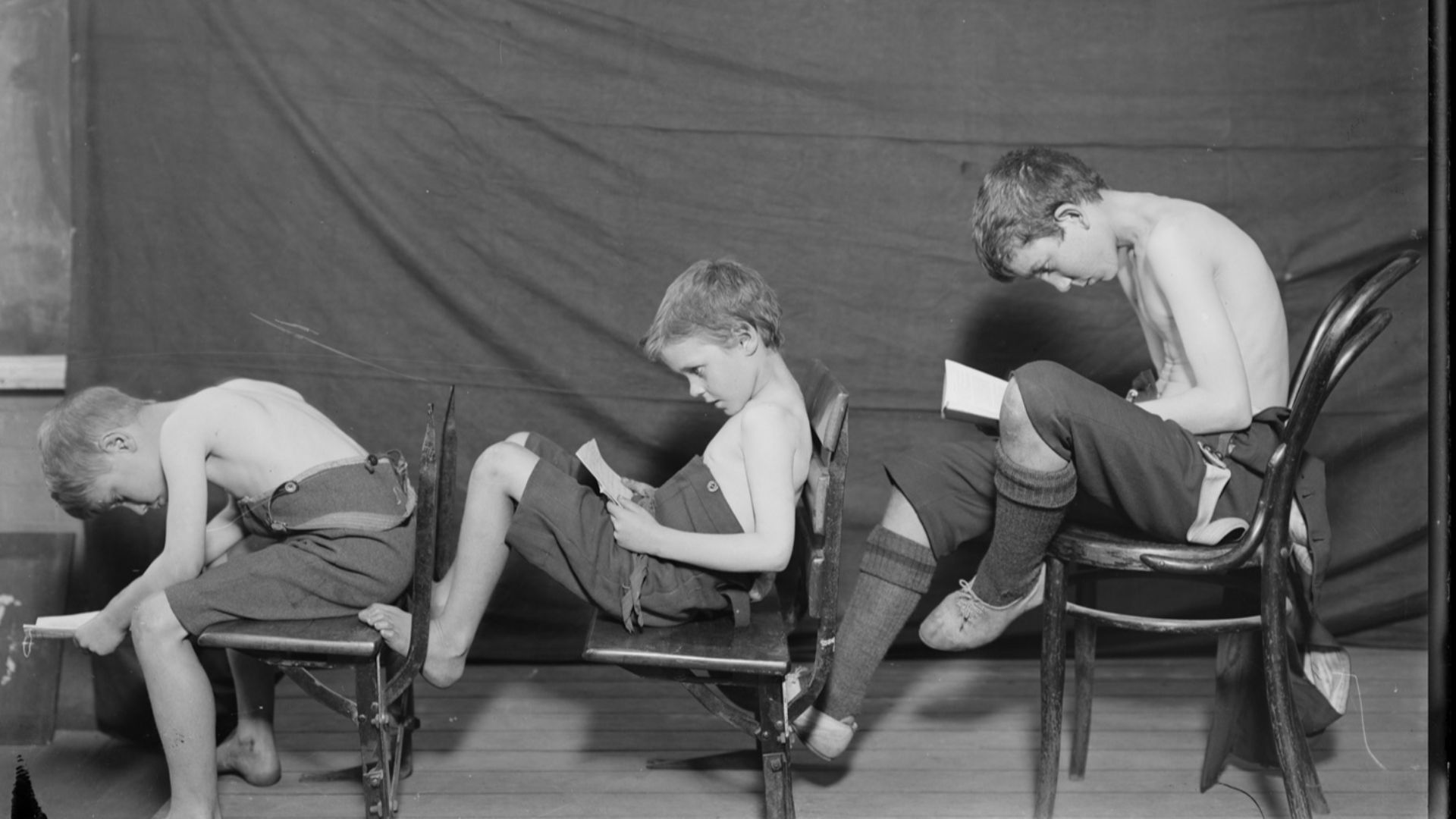 File:Title- Bad postures (19264389759).jpg