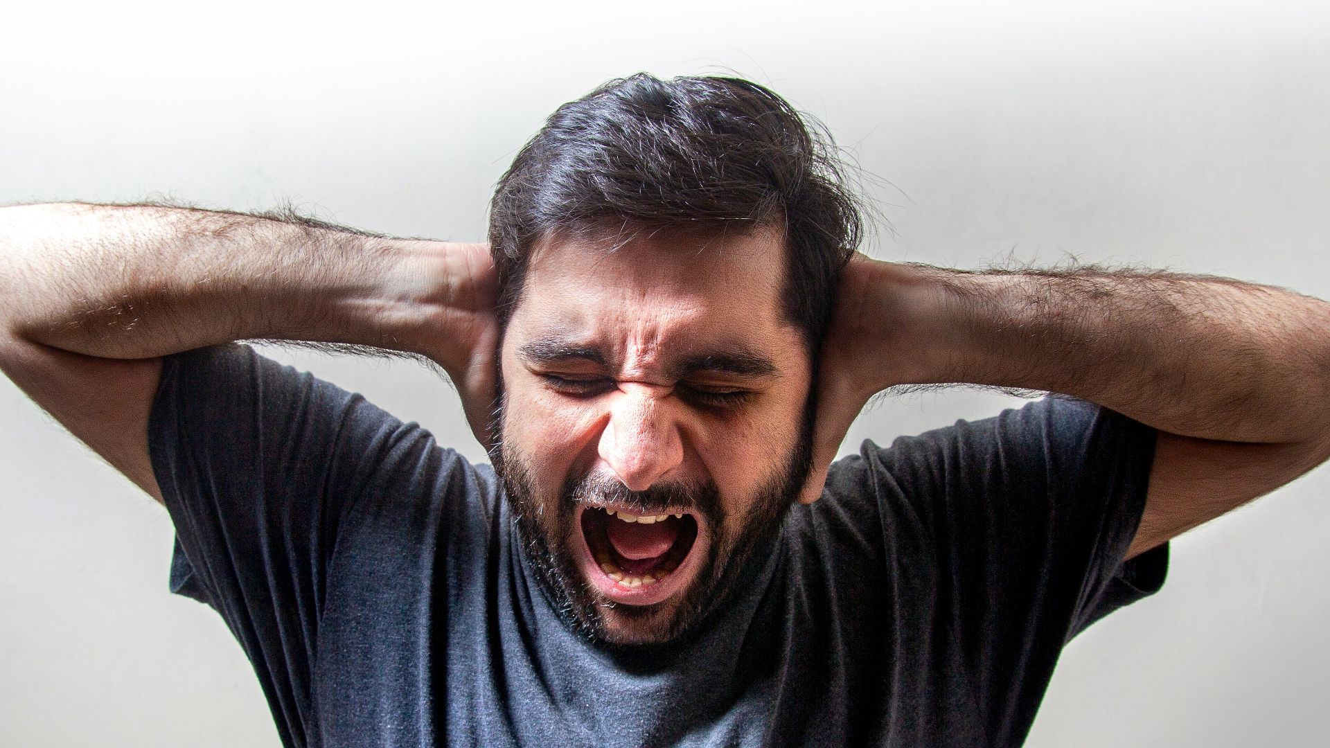 man in black crew neck t-shirt