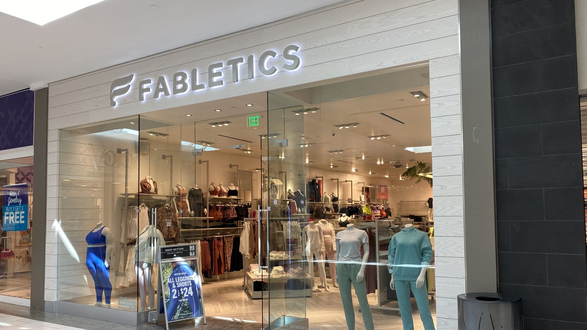 File:Fabletics Dadeland Mall.jpg