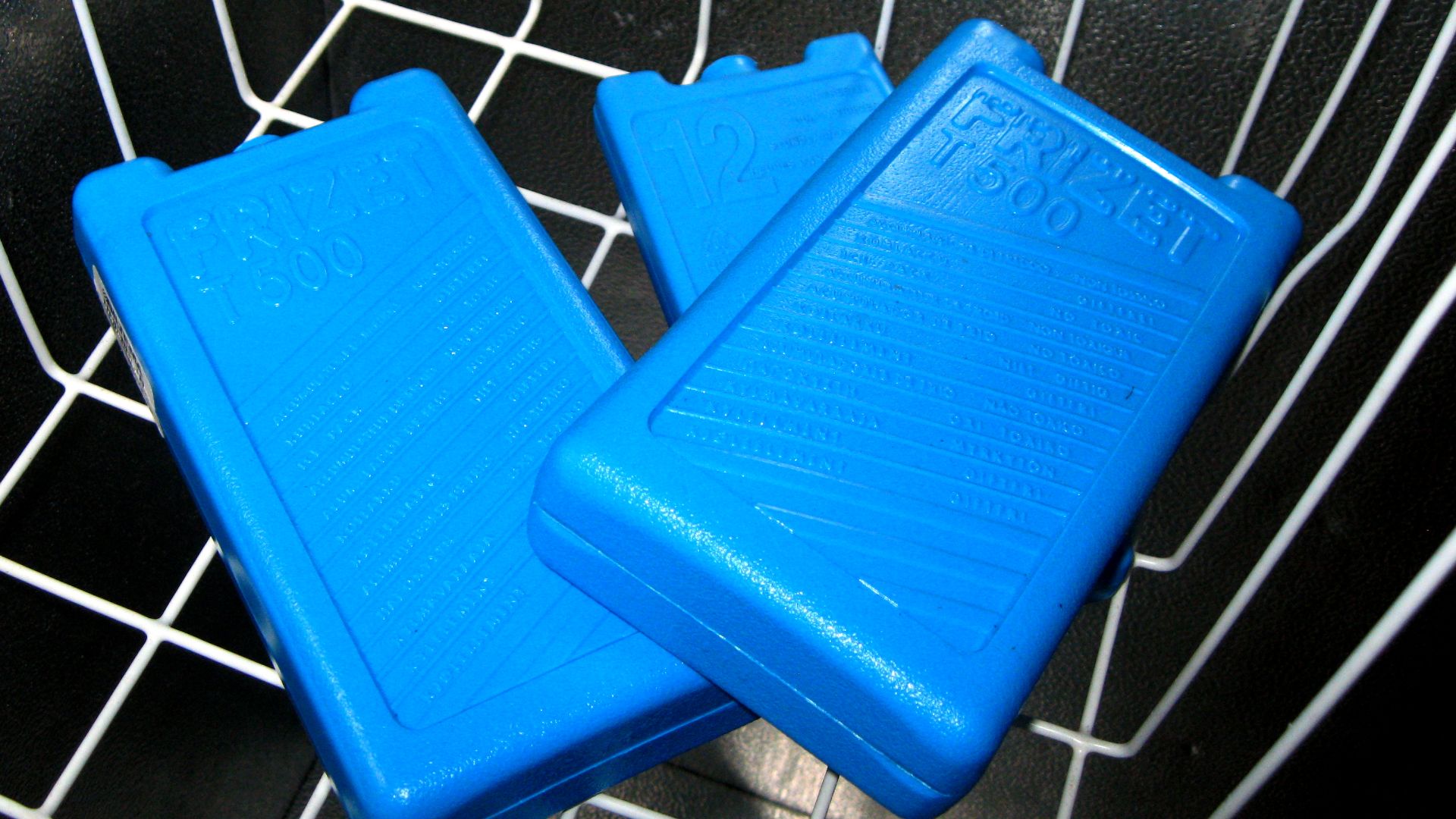 File:Freezer ice packs.jpg