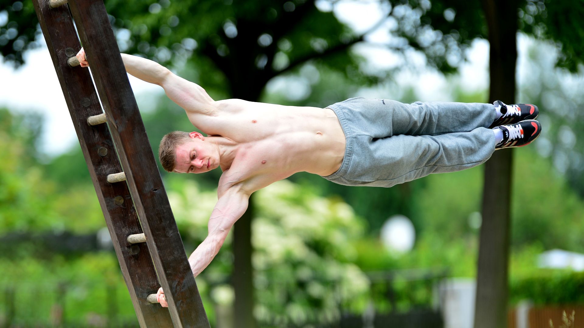 File:Human Flag von Sven Kohl (Calisthenic Movement), 2013.jpg