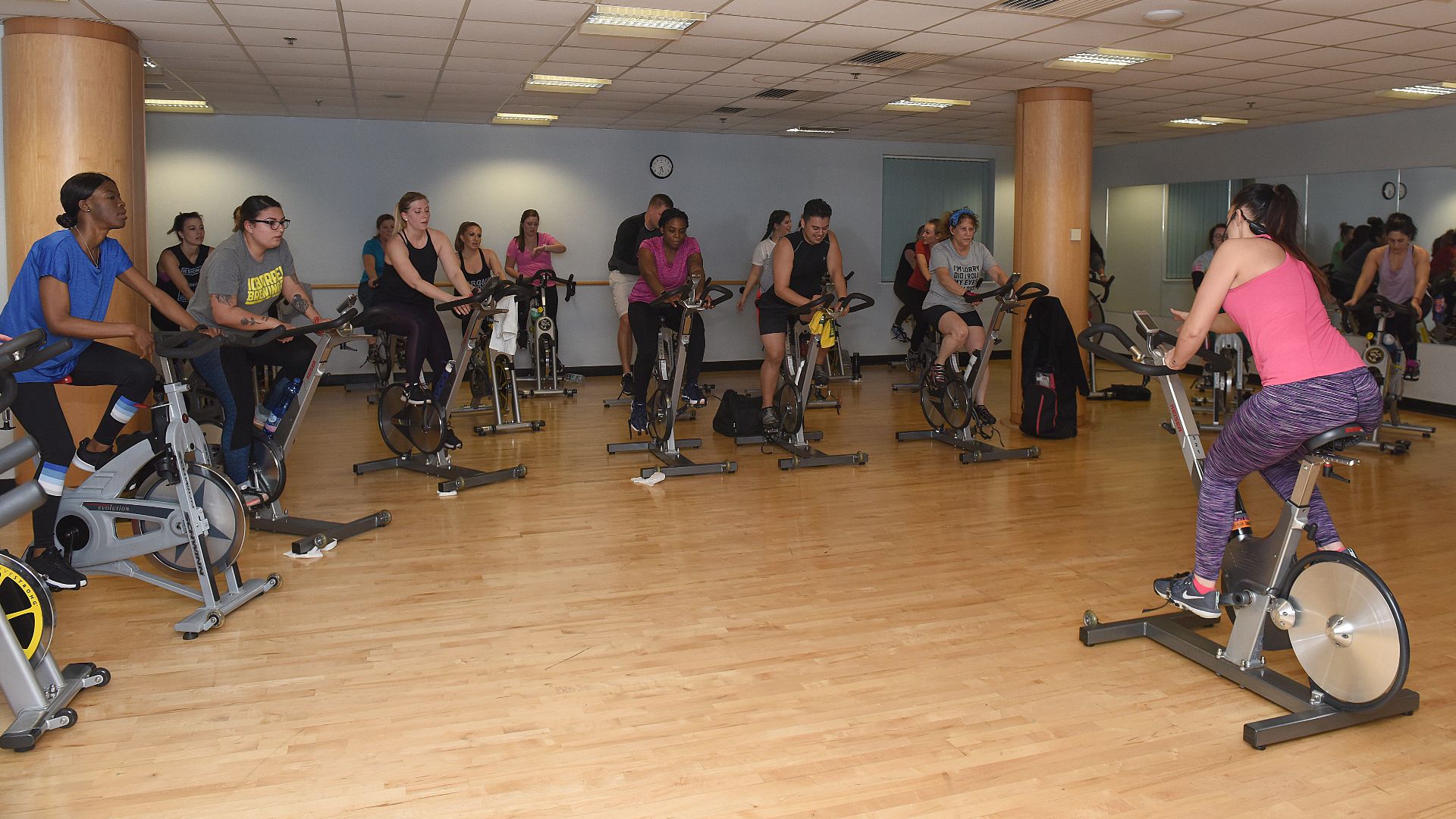 File:Fly, fight and spin (5021852).jpg