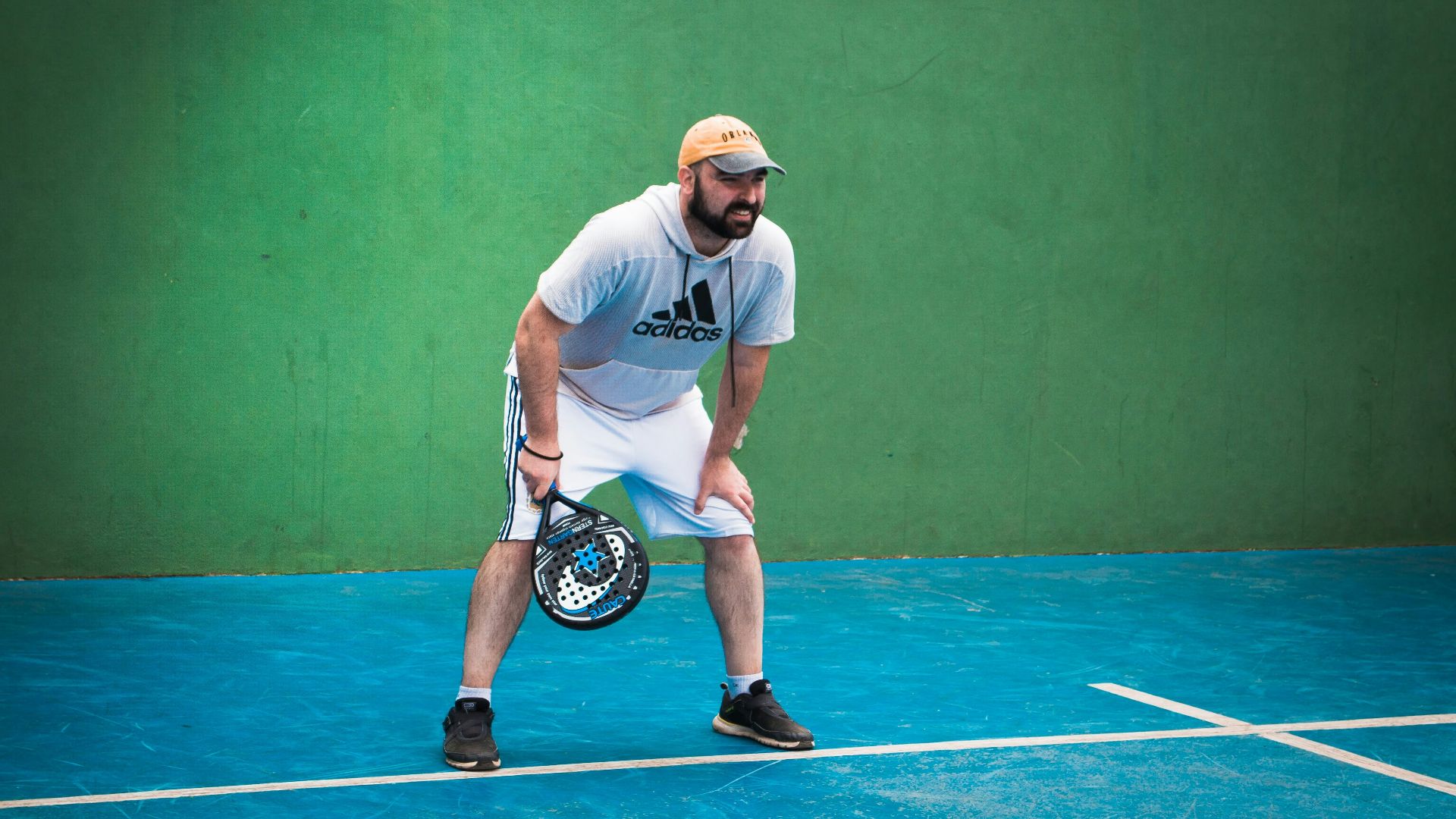 a man holding a tennis racquet on a tennis court