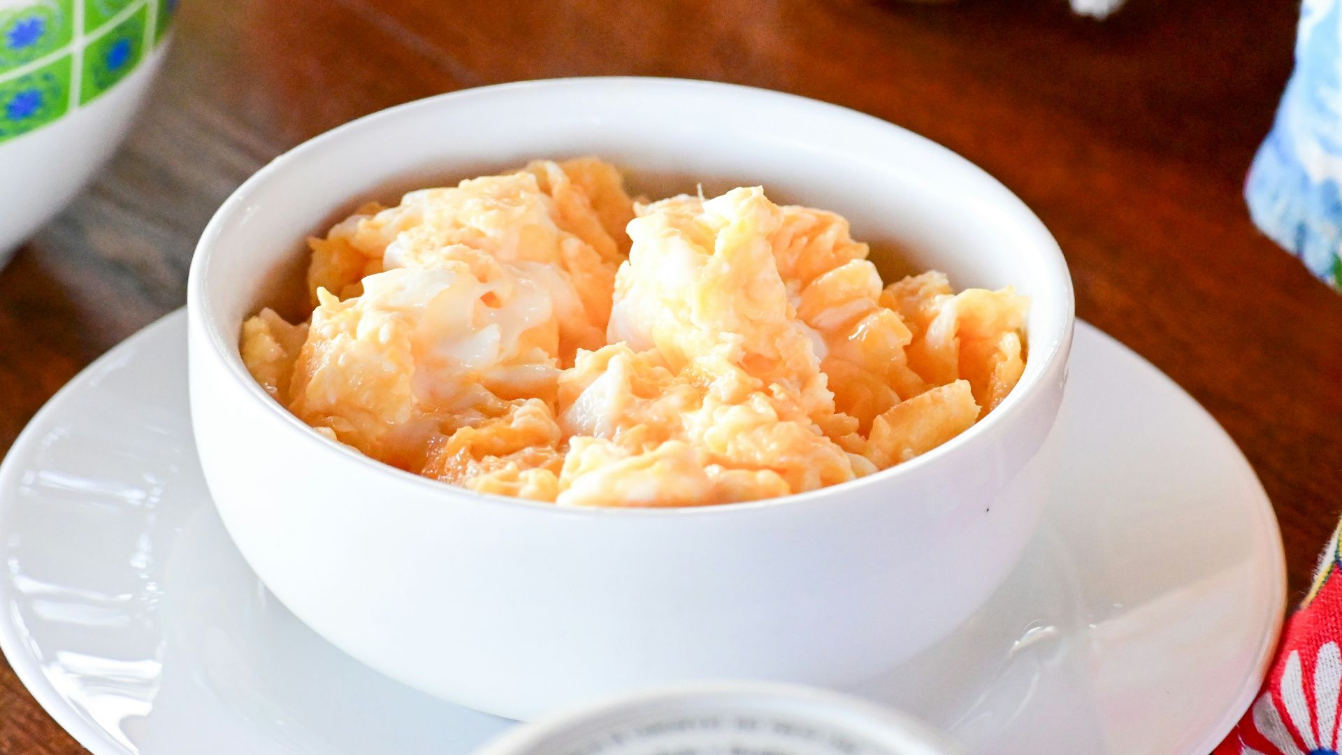 a bowl of macaroni and cheese on a plate
