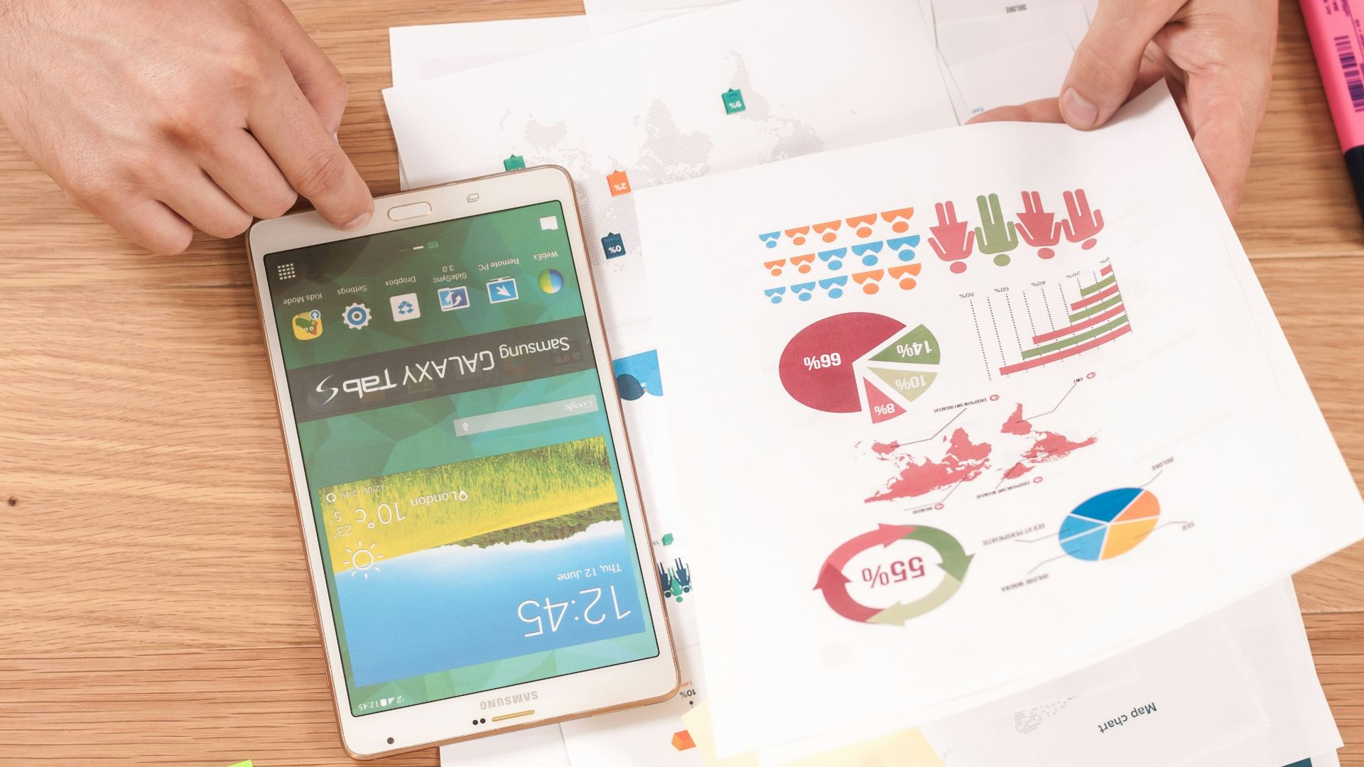 person holding white Samsung Galaxy Tab