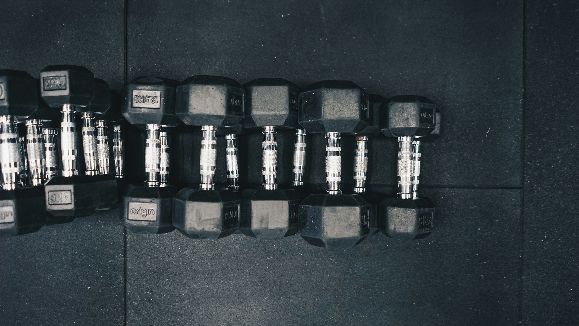a black and white photo of a bunch of batteries