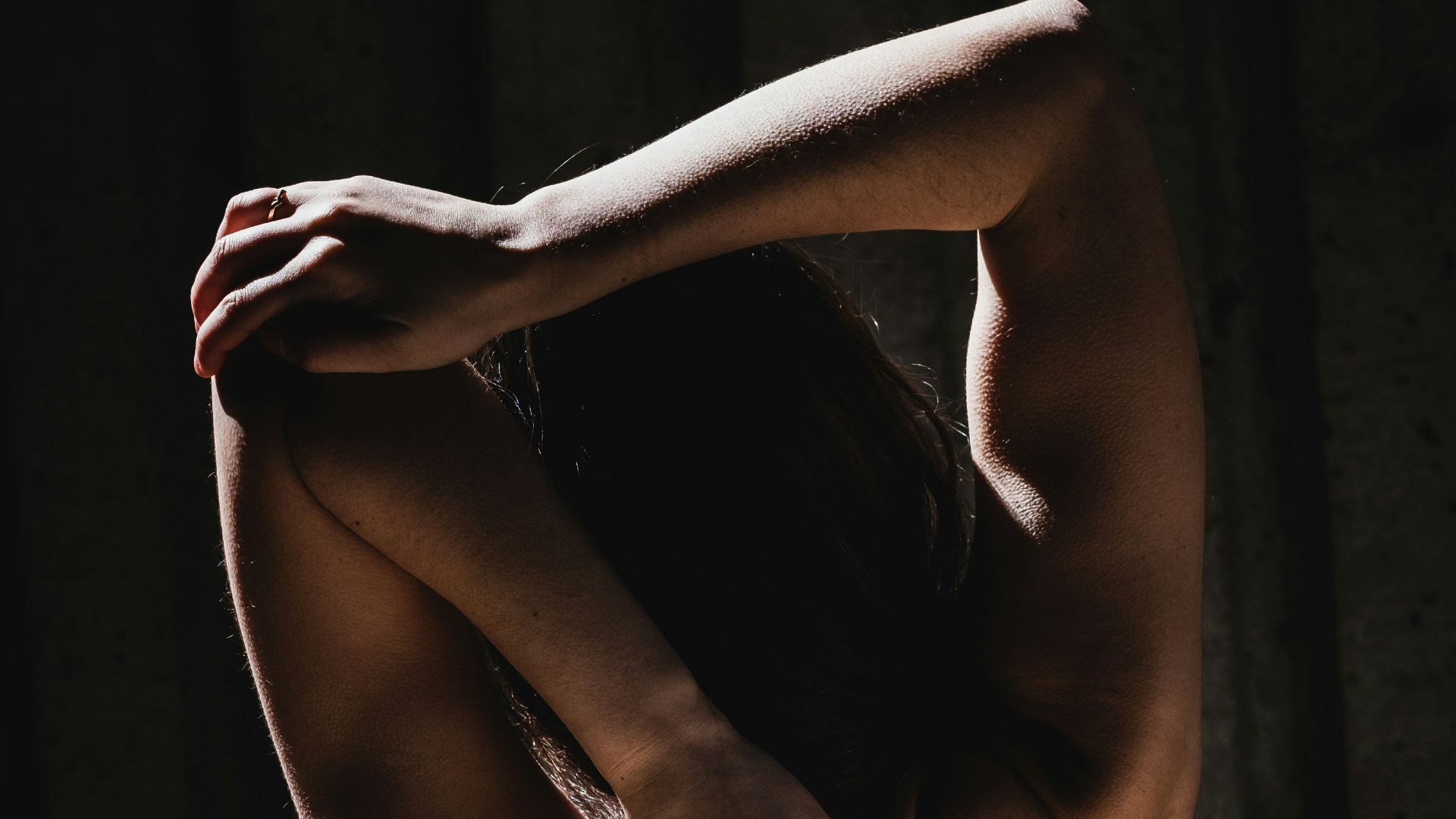 woman wearing black sports bra