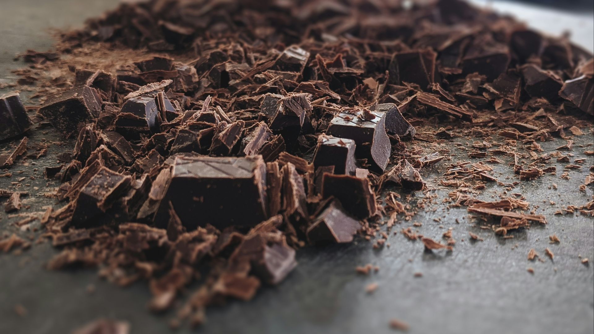 brown dried leaves on white ceramic plate