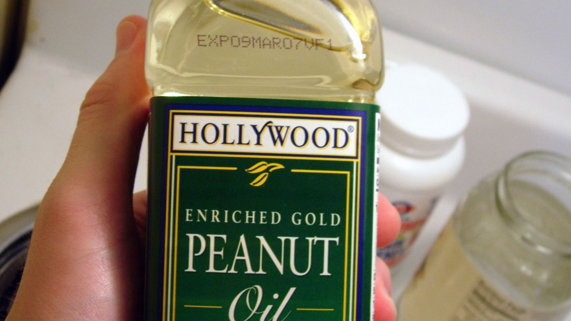 File:Peanut oil bottle.jpg