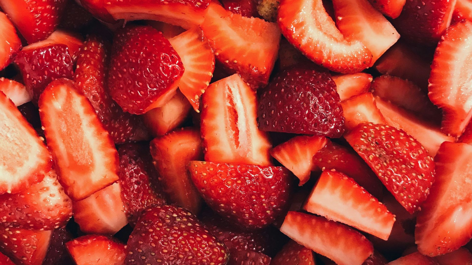 sliced strawberries