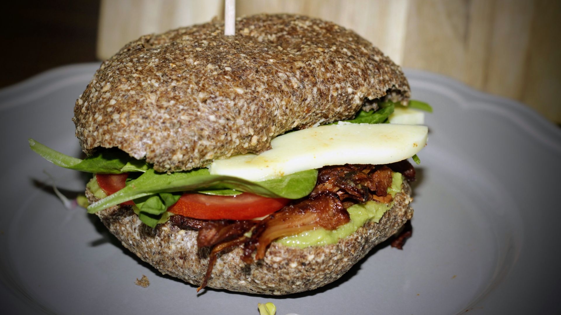 File:Veggie Burger (24835249468).jpg
