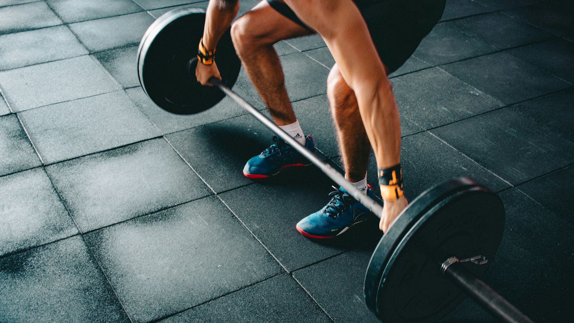 person holding black barbell