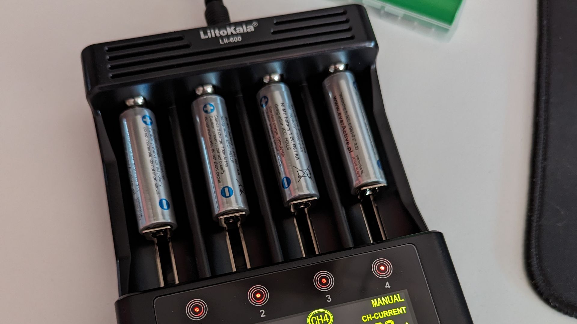File:LiitoKala Lii-600 battery charger.jpg