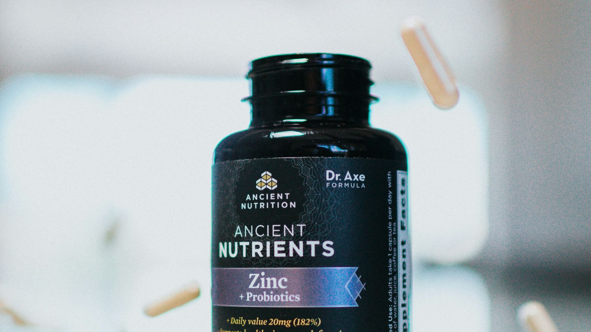 vitamin b 12 vitamin bottle