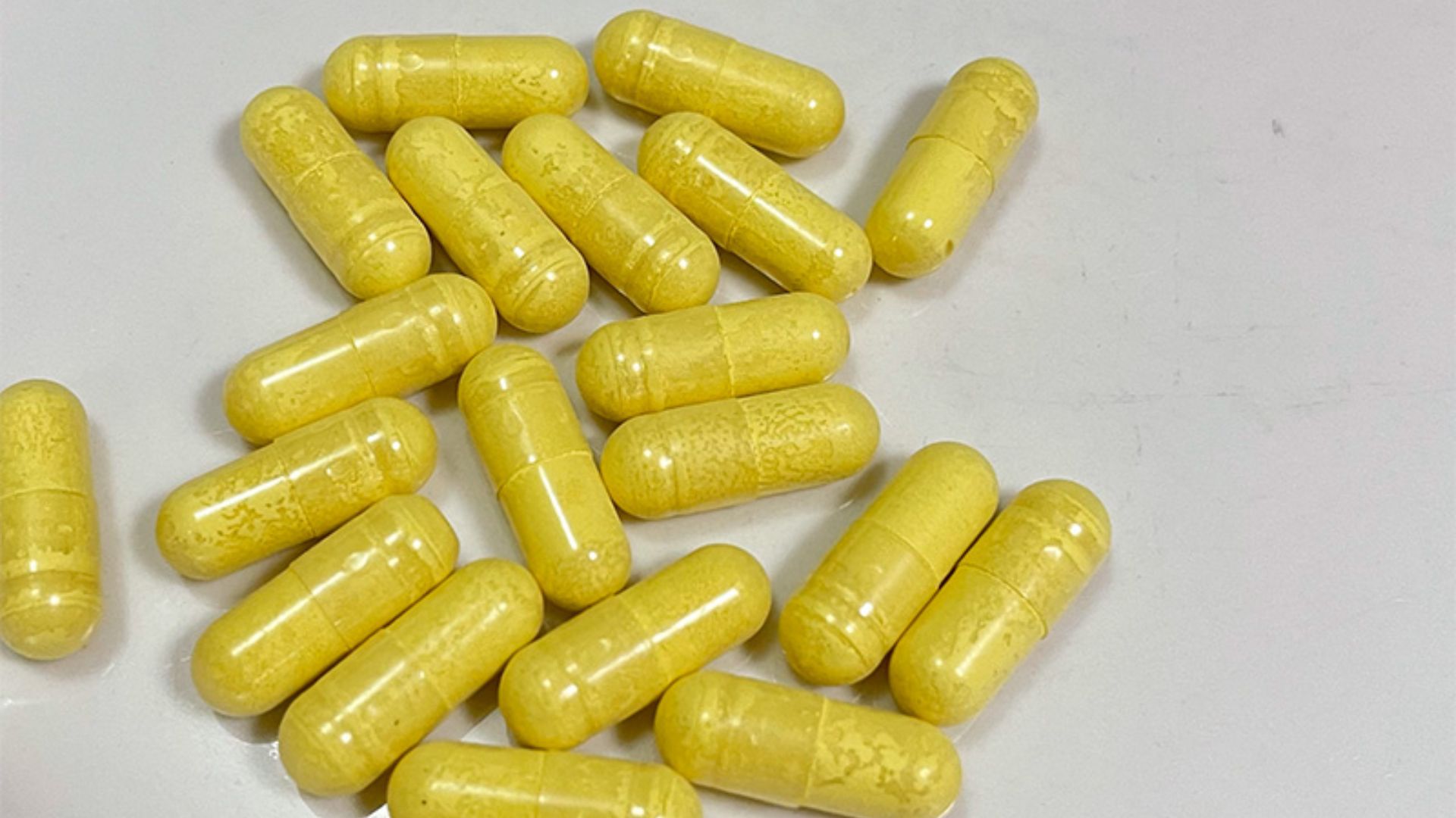 File:Quercetin Supplement Capsules - 53398952524.jpg