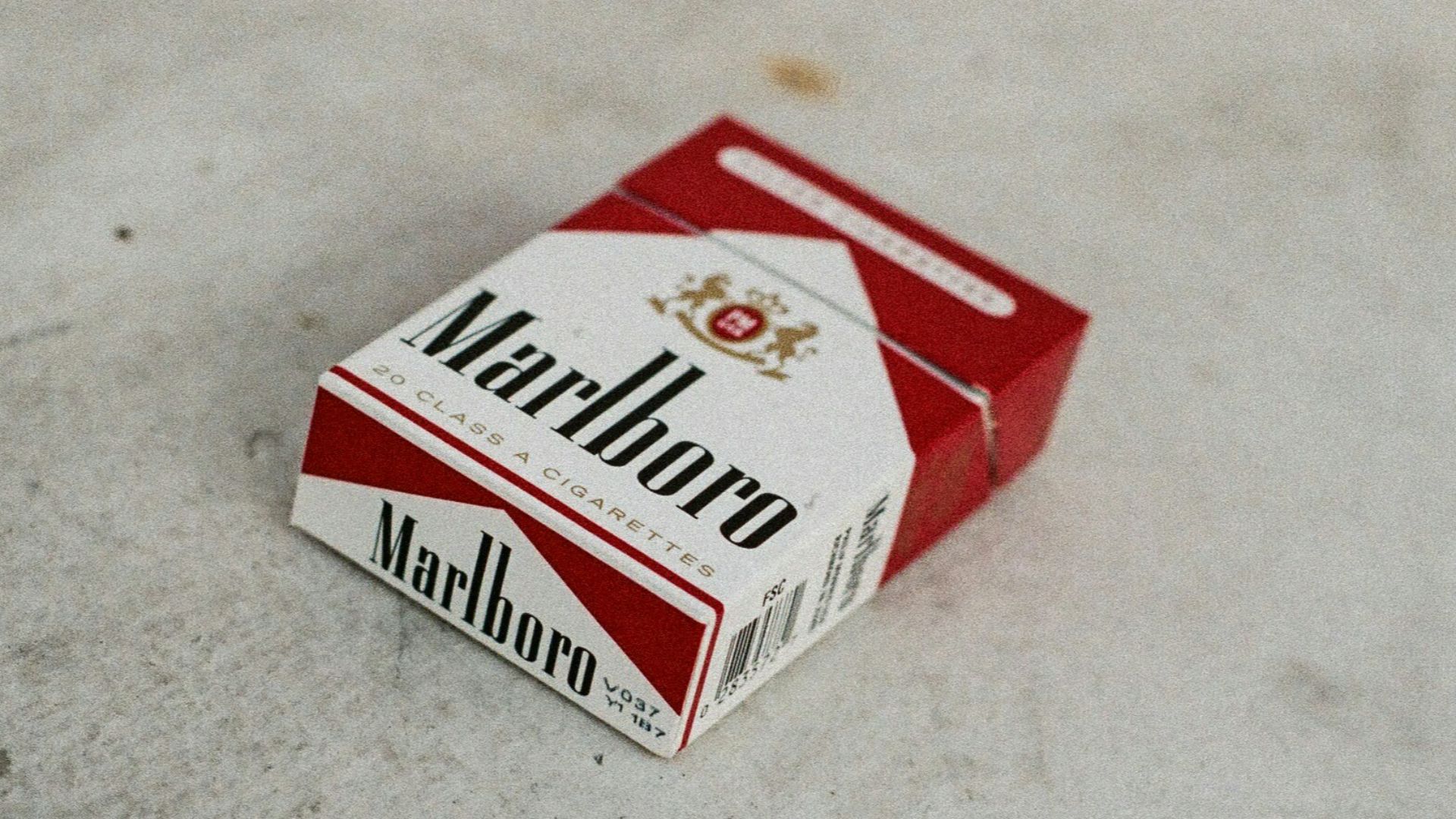 red and white marlboro cigarette pack