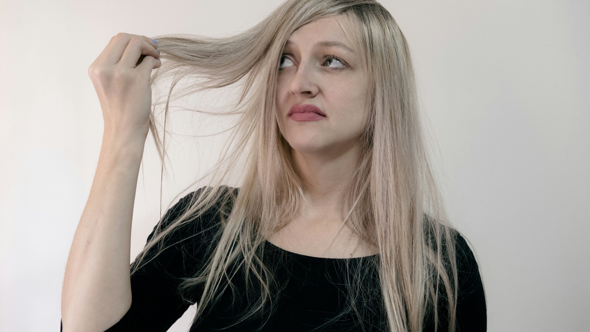 woman in black scoop neck shirt