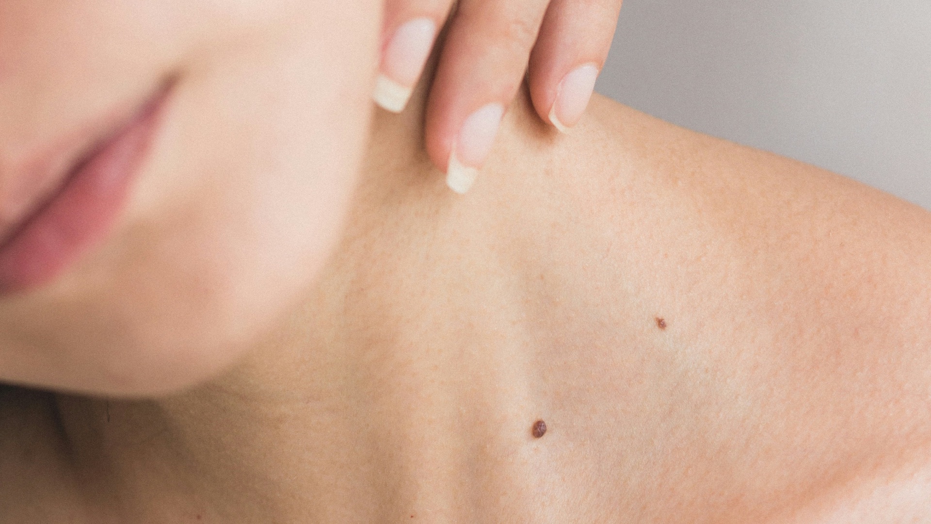 woman wearing black scoop neck top