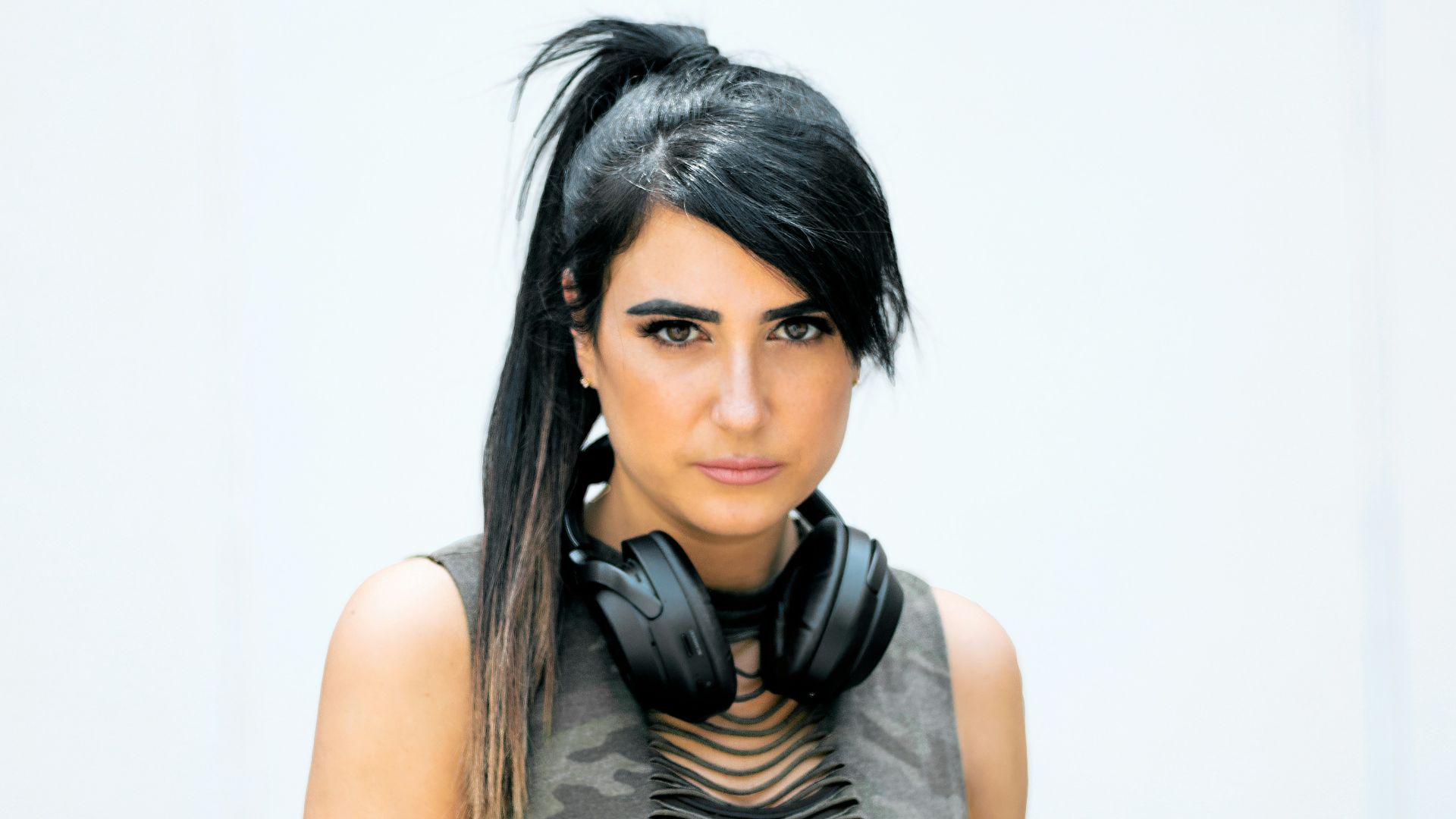 woman in black and white sleeveless shirt