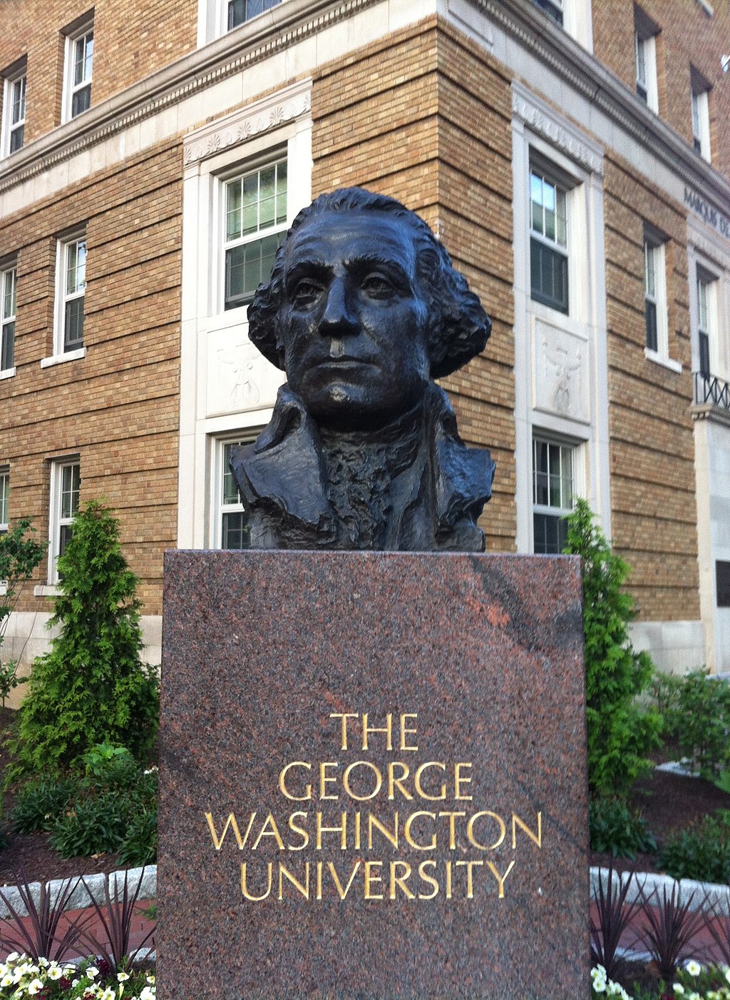1024Px-Bust Of George Washington - George Washington University - Washington Dc (Cropped)