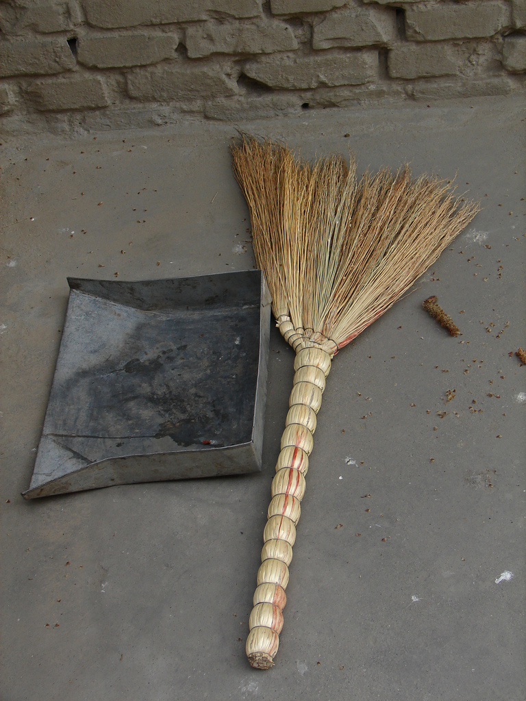 File:Chinese broom and sweeping tool.jpg