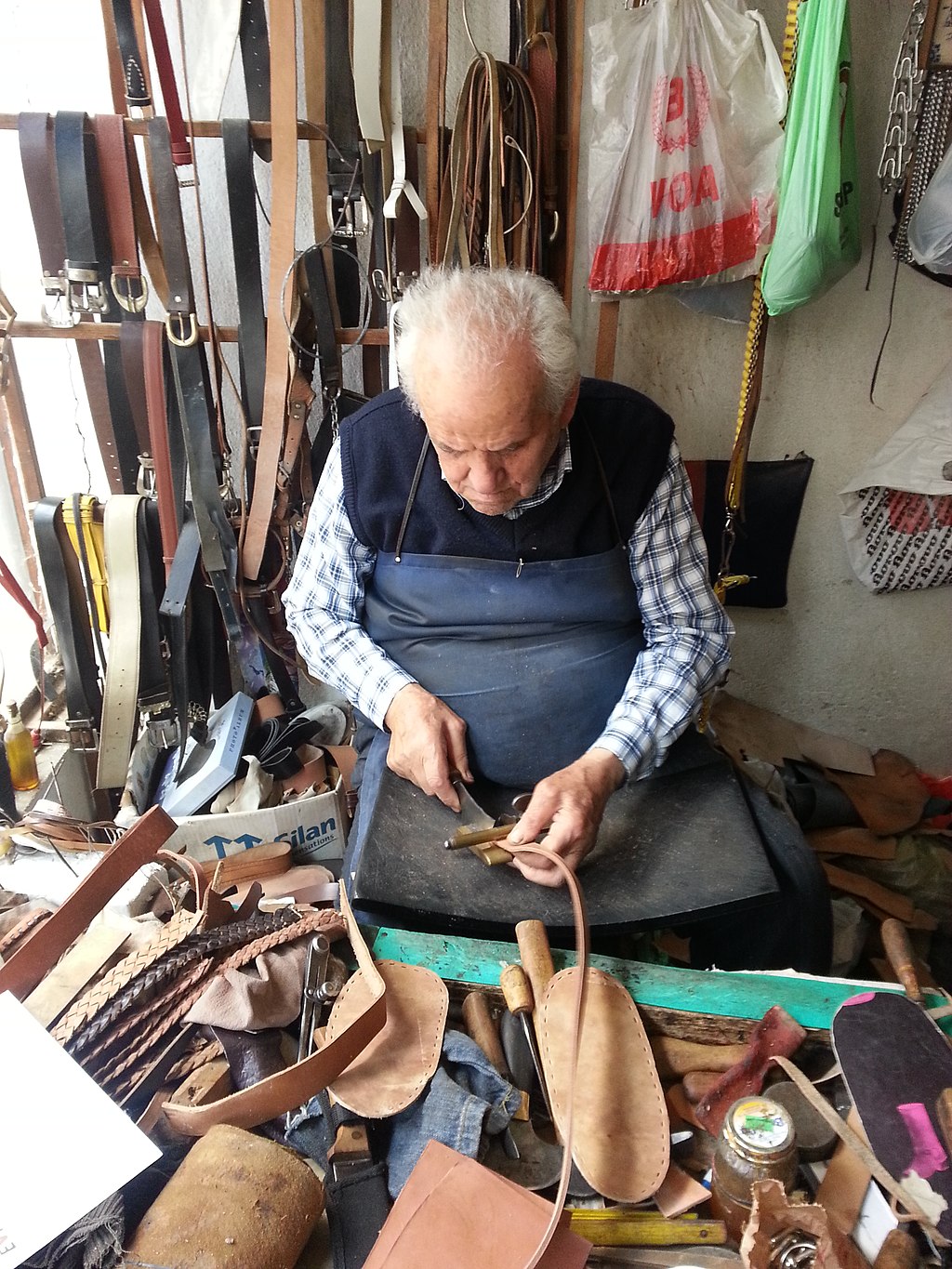 1024Px-Opanak - Traditional Crafts 001