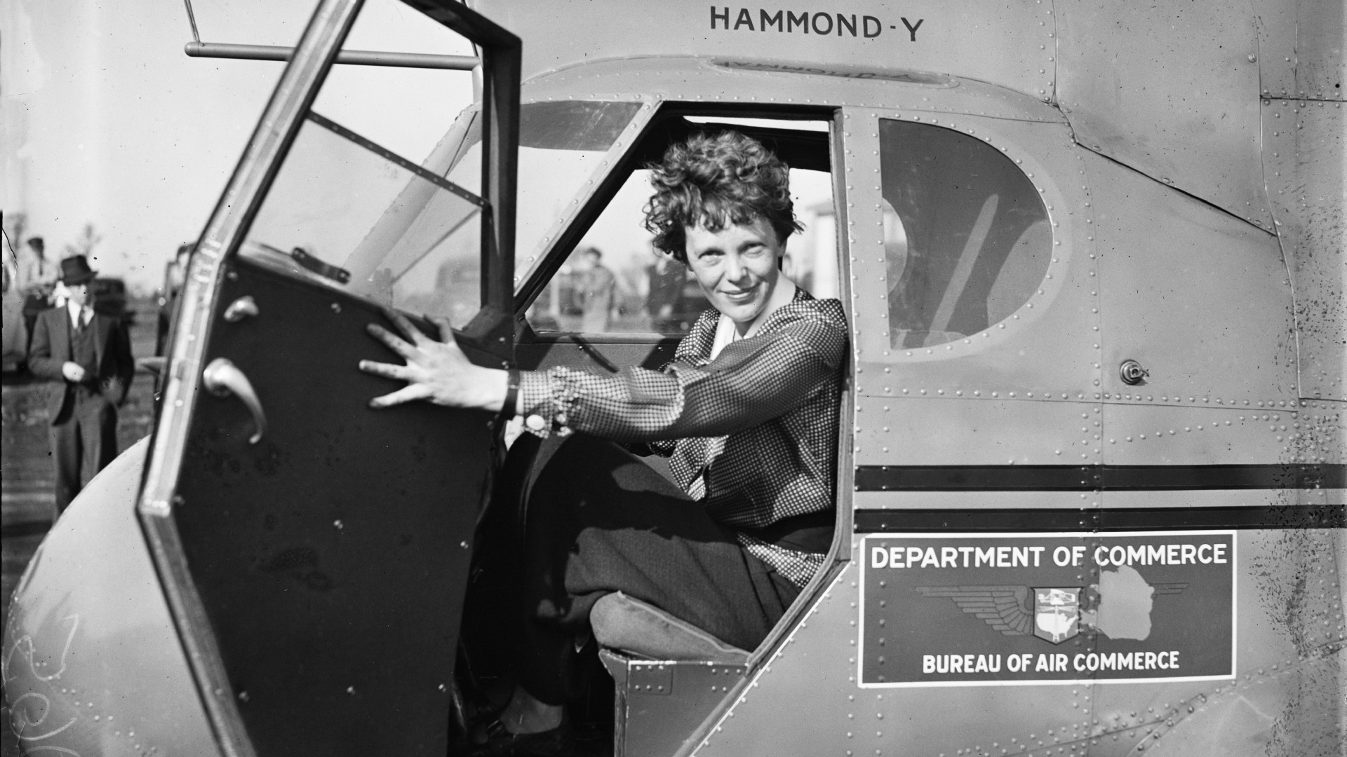 File:Amelia Earhart LOC hec.40747.jpg