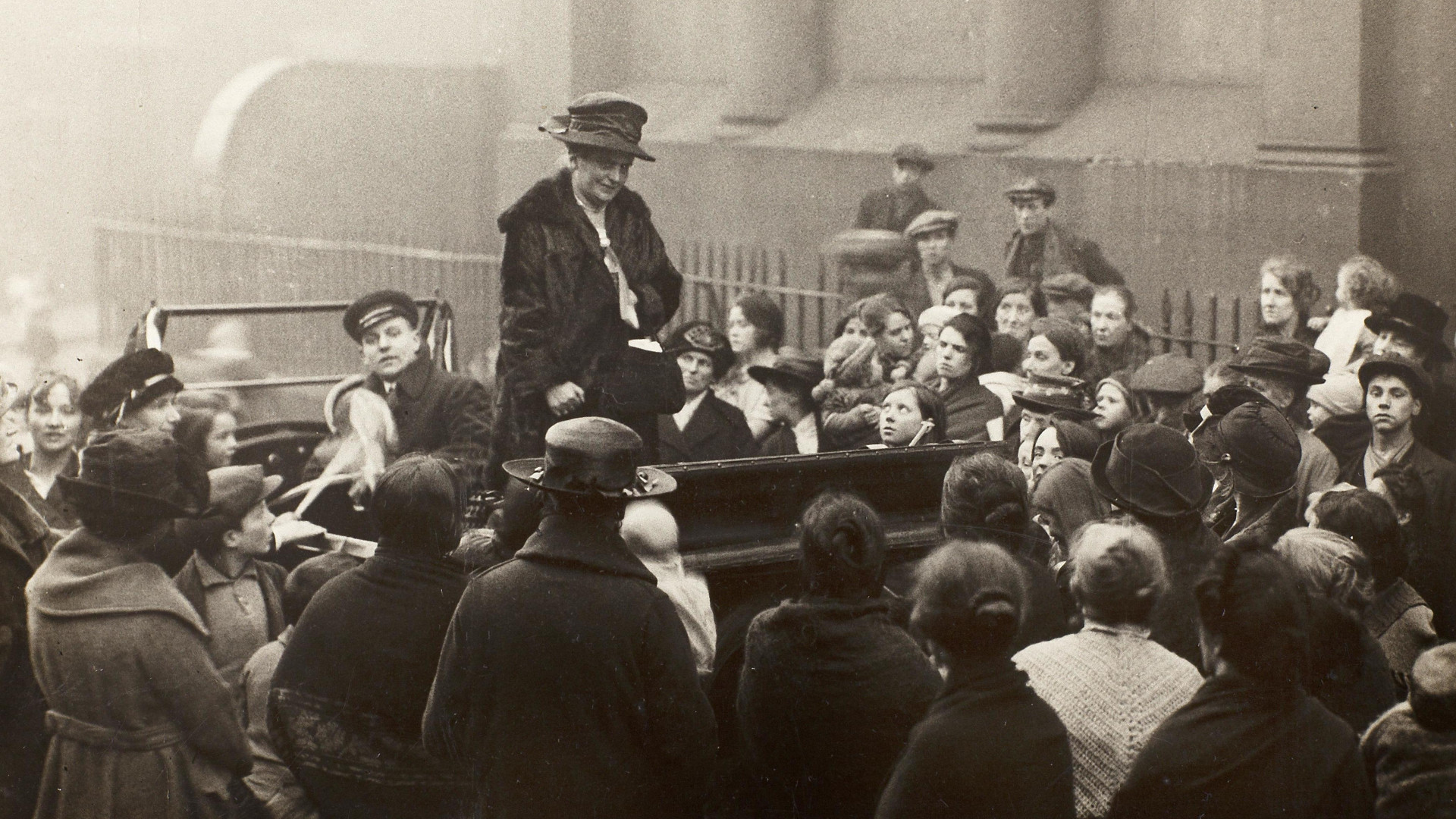 File:Photograph of Eleanor Rathbone, 1922. (22158844704).jpg