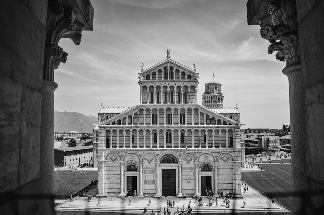 A black and white photo of a building
