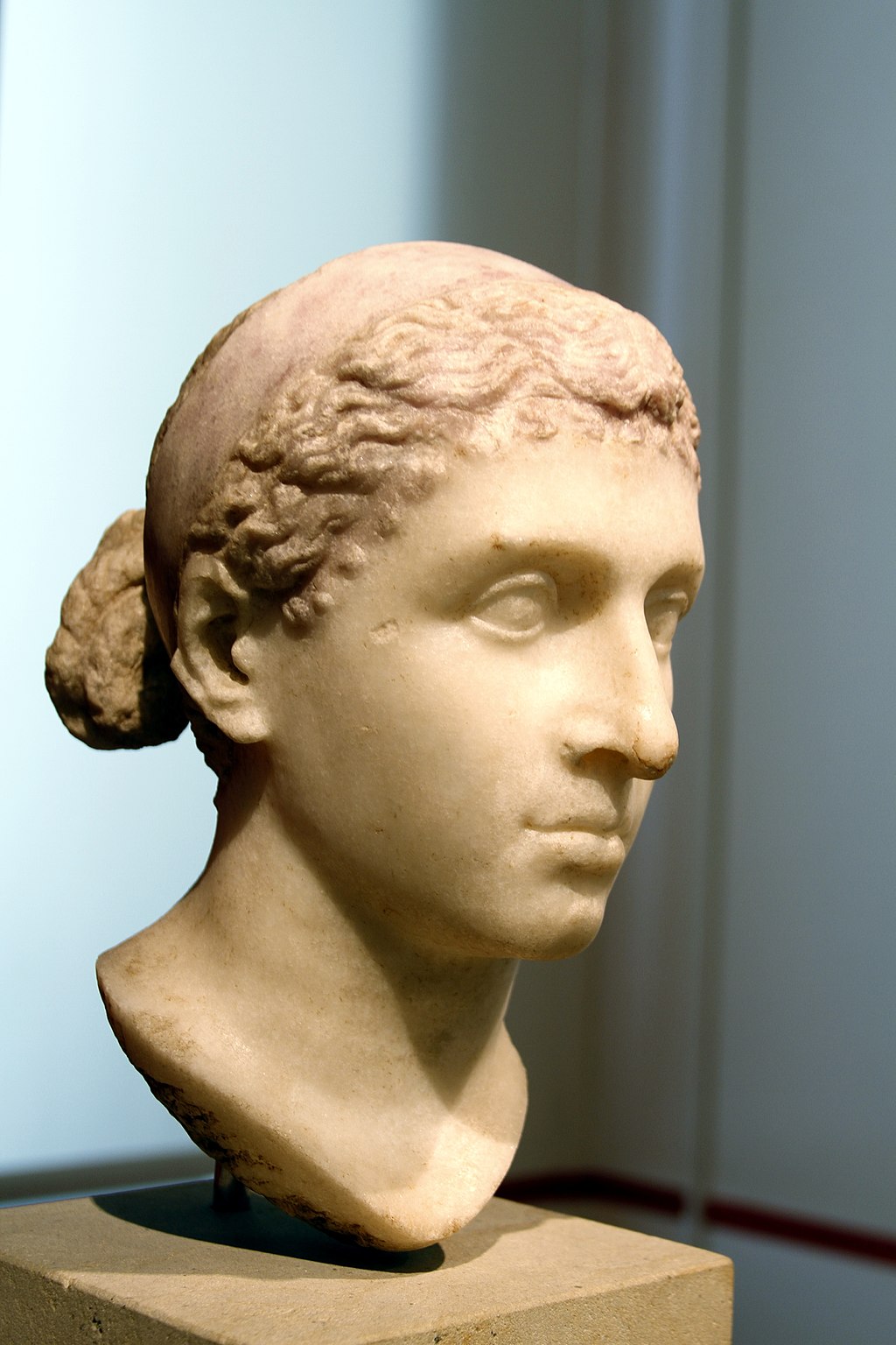1024Px-Bust Of Cleopatra Vii - Altes Museum - Berlin - Germany 2017 (2)